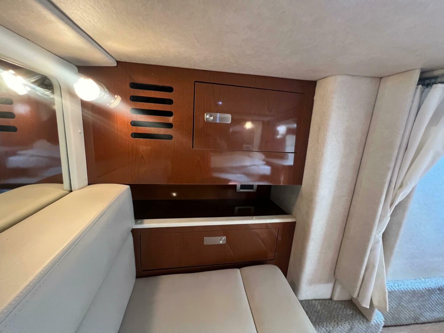 Slide: The Image of Sea Ray 370 Sundancer 2010 - 4482629