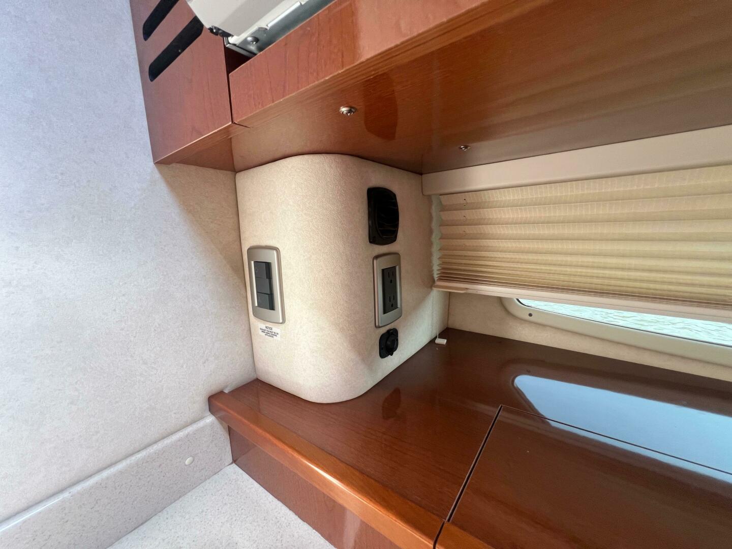 Slide: The Image of Sea Ray 370 Sundancer 2010 - 4482633