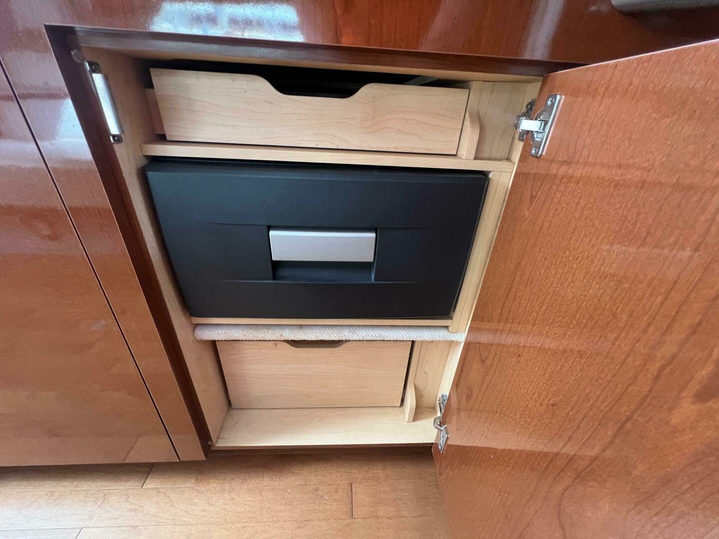 Slide: The Image of Sea Ray 370 Sundancer 2010 - 4482636