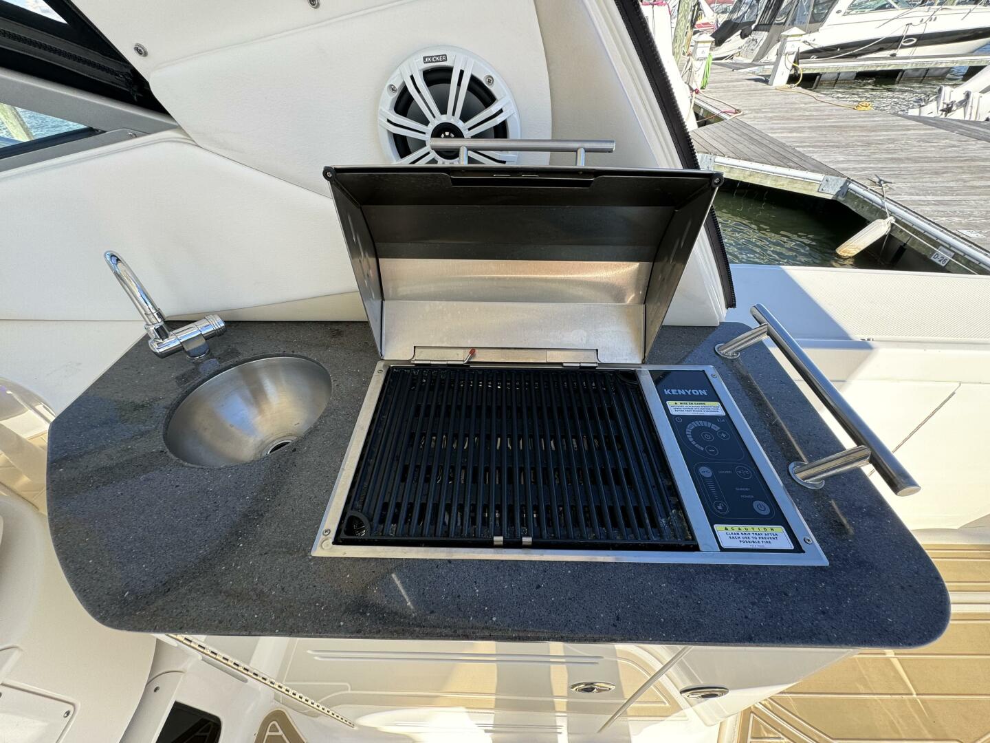 Slide: The Image of Sea Ray 370 Sundancer 2011 - 13