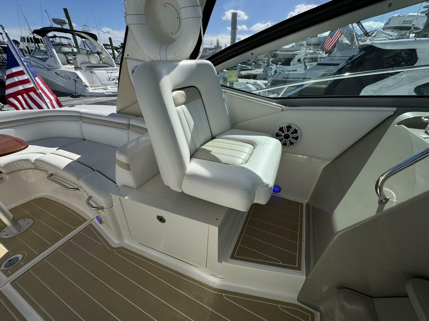 Slide: The Image of Sea Ray 370 Sundancer 2011 - 15