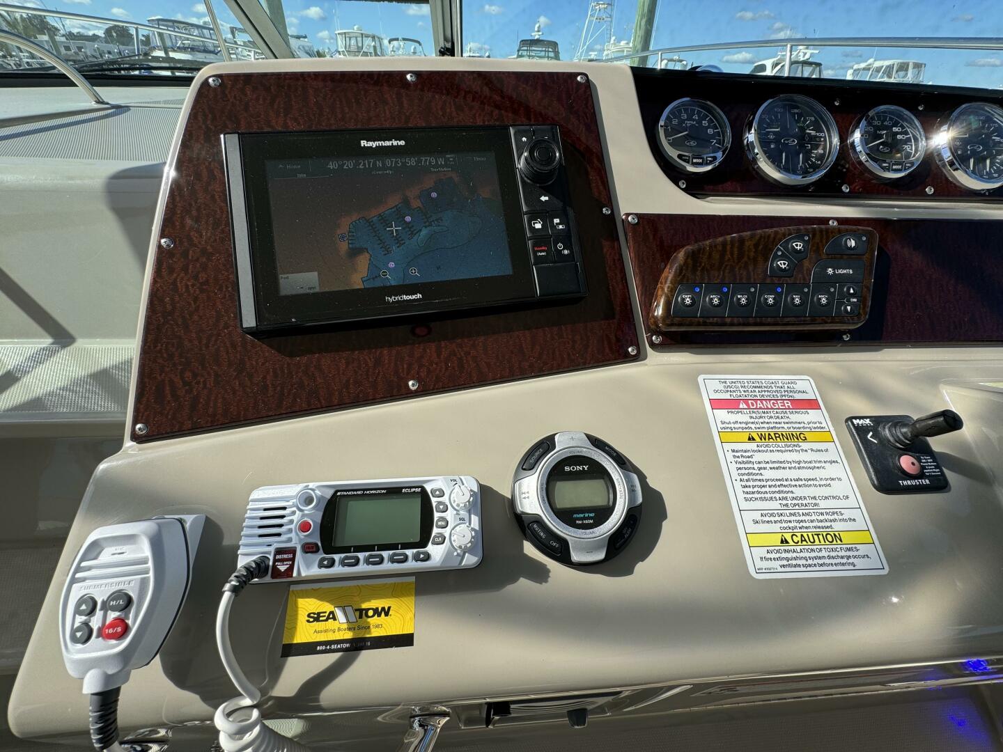 Slide: The Image of Sea Ray 370 Sundancer 2011 - 19
