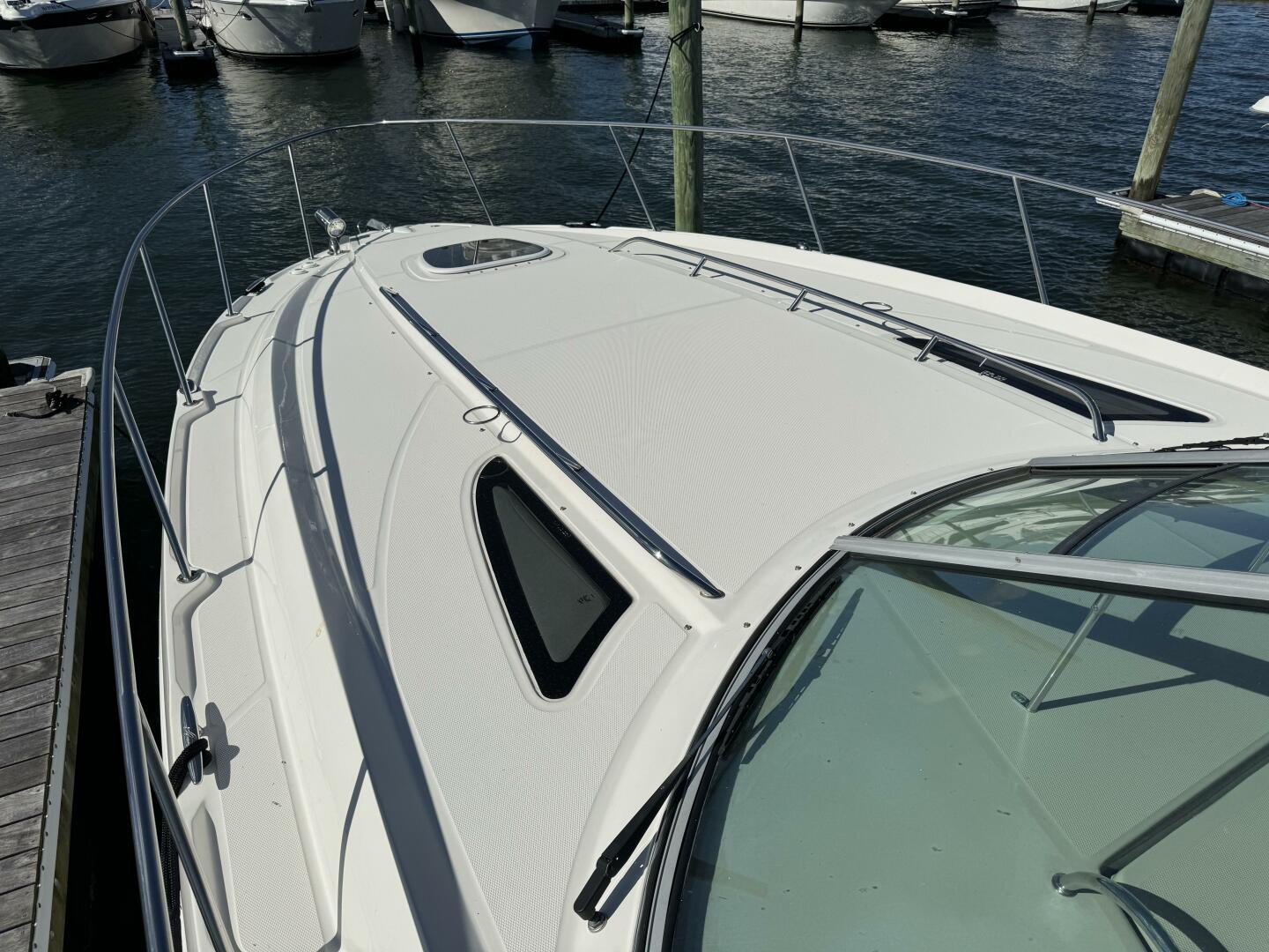 Slide: The Image of Sea Ray 370 Sundancer 2011 - 24