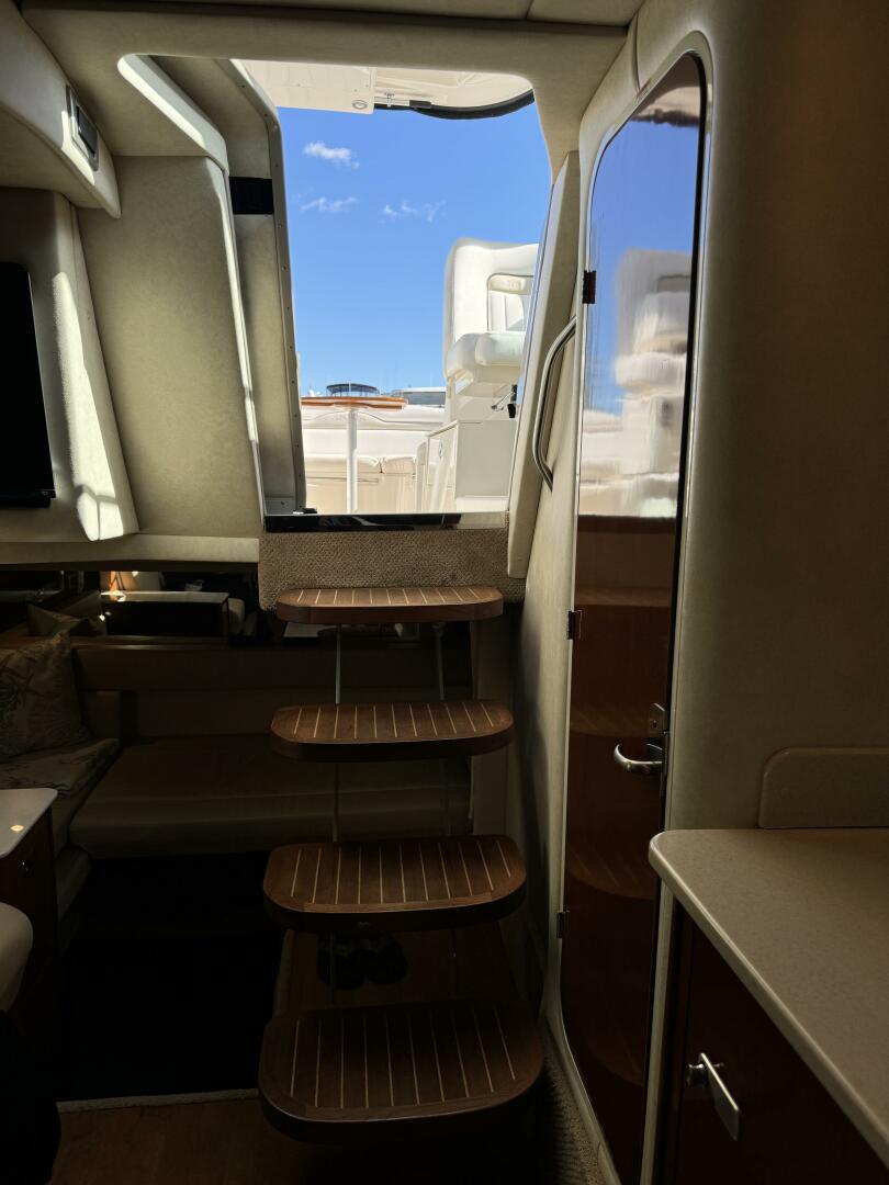 Slide: The Image of Sea Ray 370 Sundancer 2011 - 26
