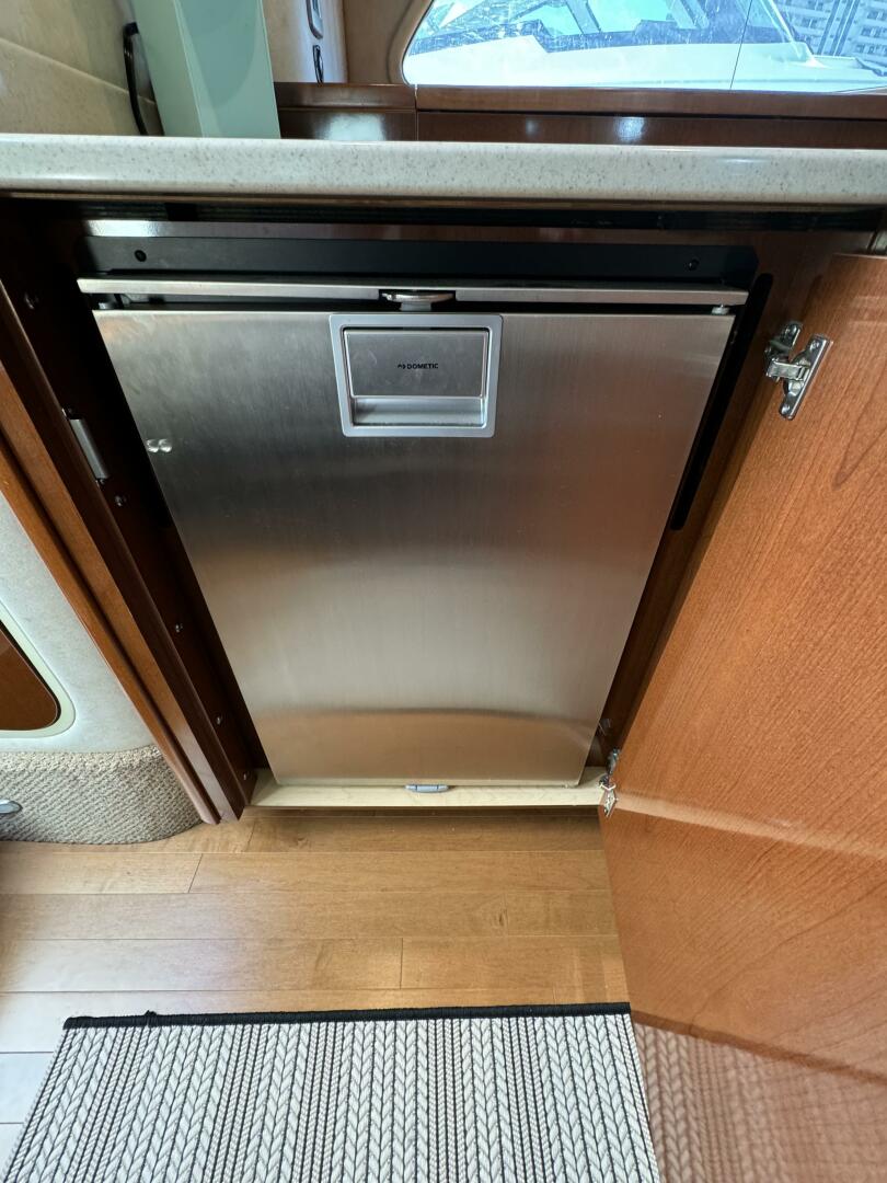 Slide: The Image of Sea Ray 370 Sundancer 2011 - 31