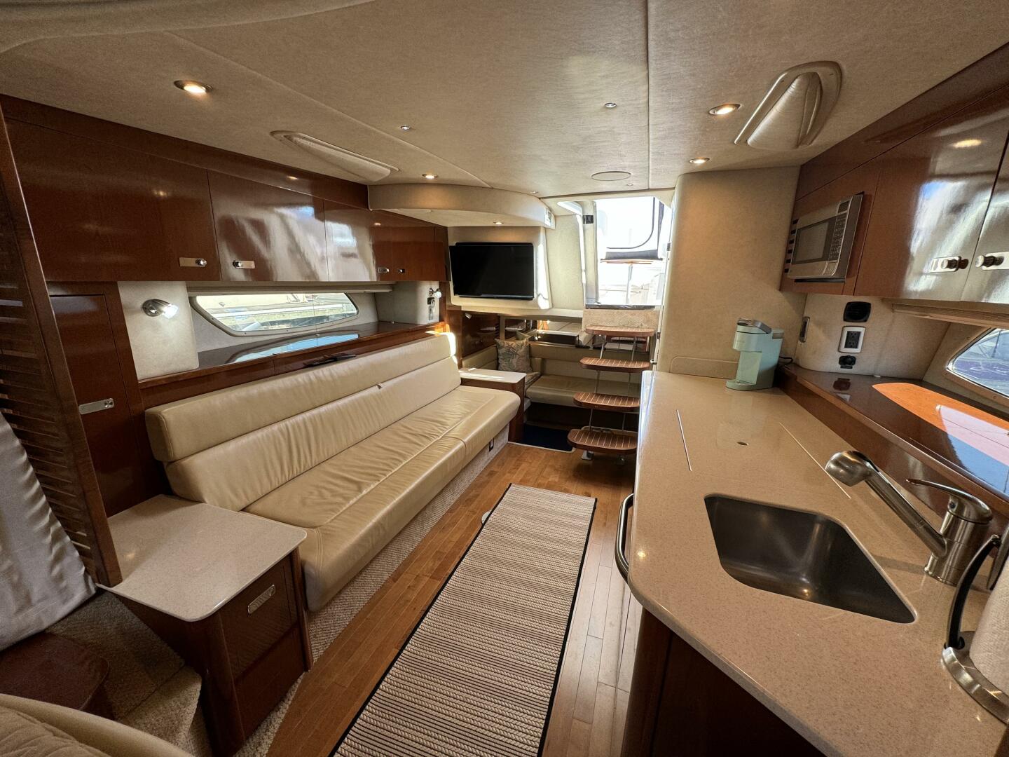 Slide: The Image of Sea Ray 370 Sundancer 2011 - 32