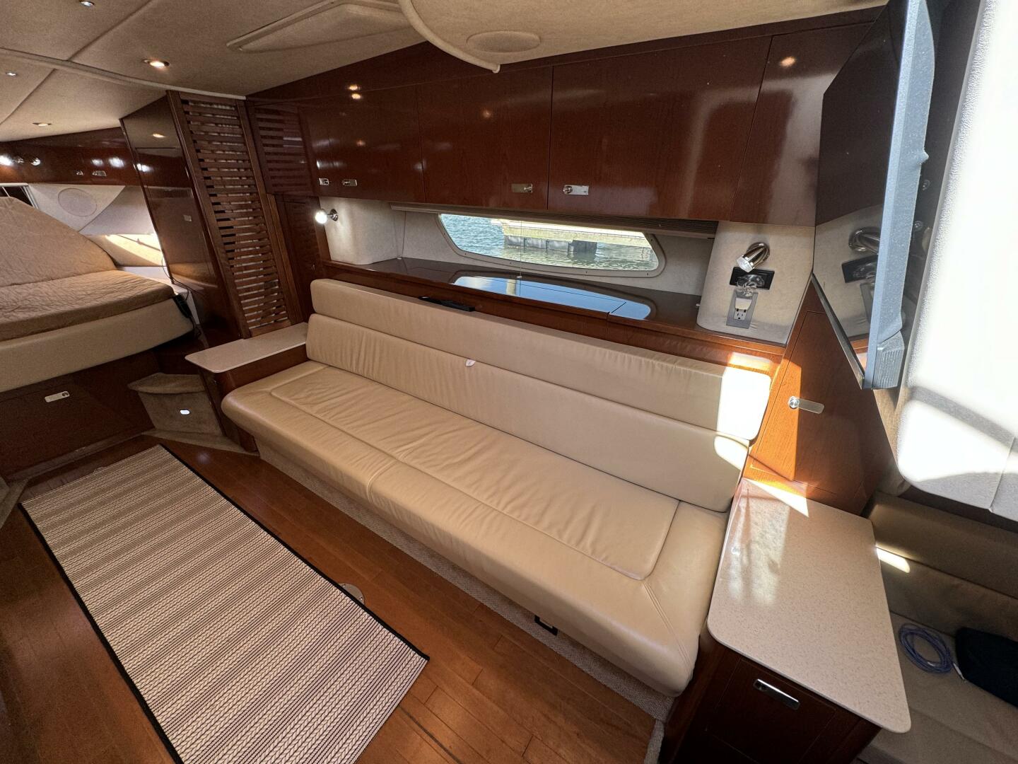 Slide: The Image of Sea Ray 370 Sundancer 2011 - 33