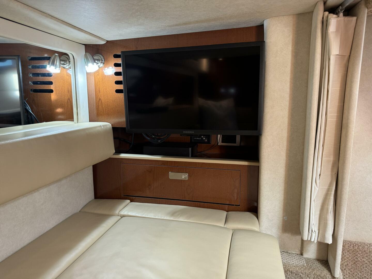 Slide: The Image of Sea Ray 370 Sundancer 2011 - 36