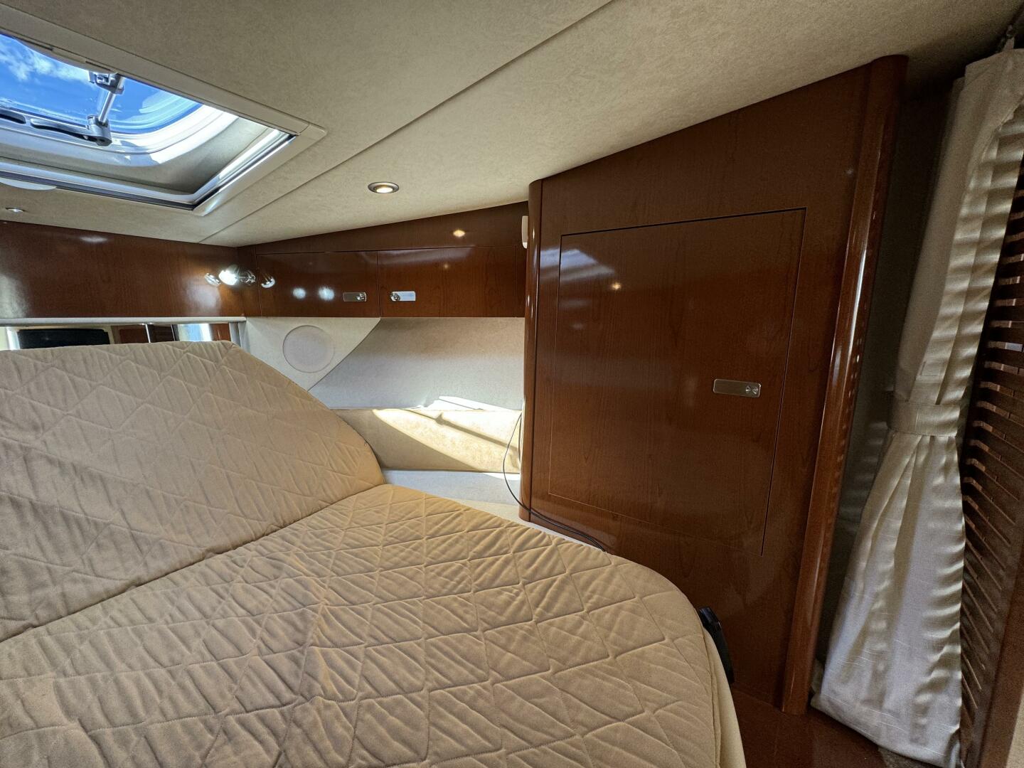 Slide: The Image of Sea Ray 370 Sundancer 2011 - 40