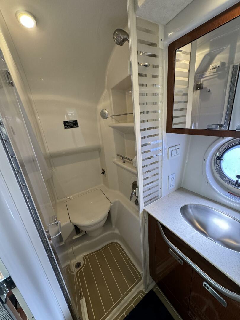 Slide: The Image of Sea Ray 370 Sundancer 2011 - 42