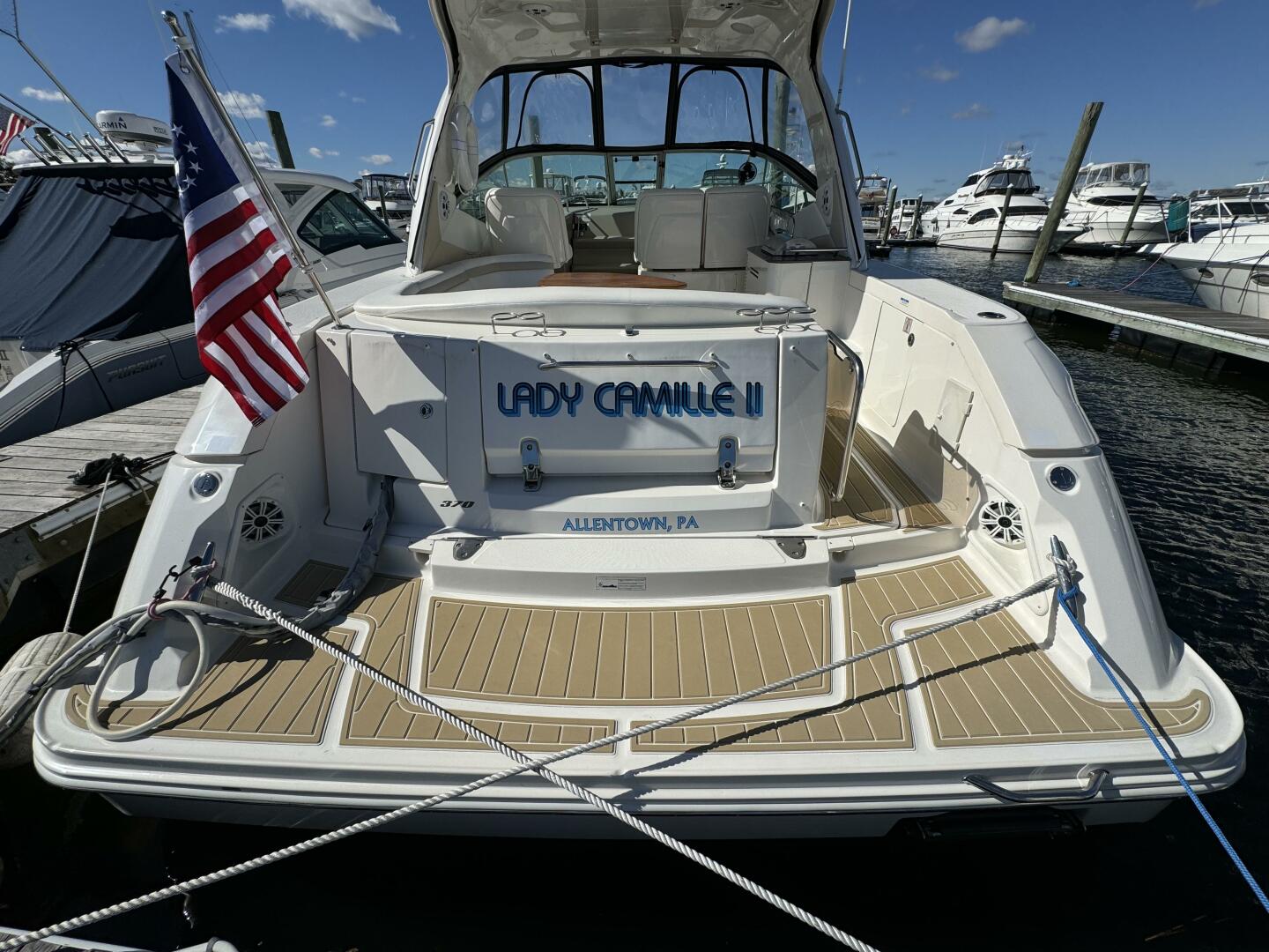 Slide: The Image of Sea Ray 370 Sundancer 2011 - 6