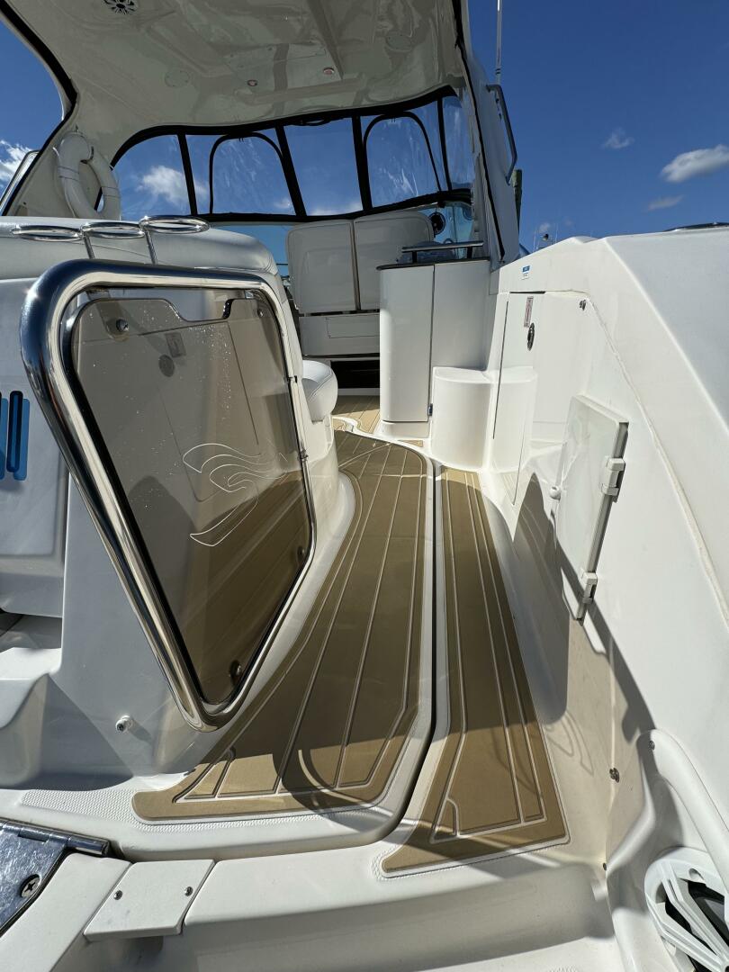 Slide: The Image of Sea Ray 370 Sundancer 2011 - 7