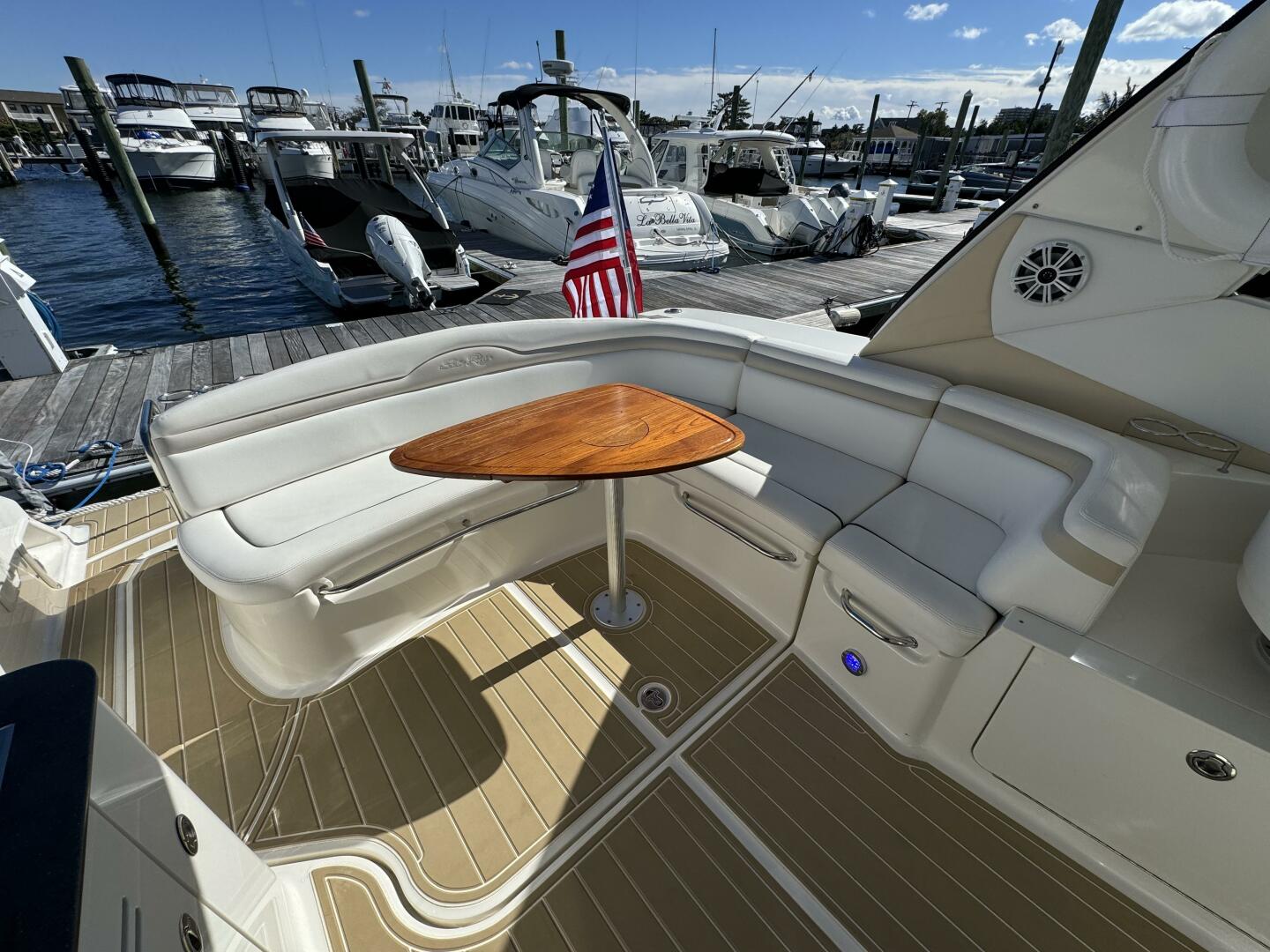 Slide: The Image of Sea Ray 370 Sundancer 2011 - 9