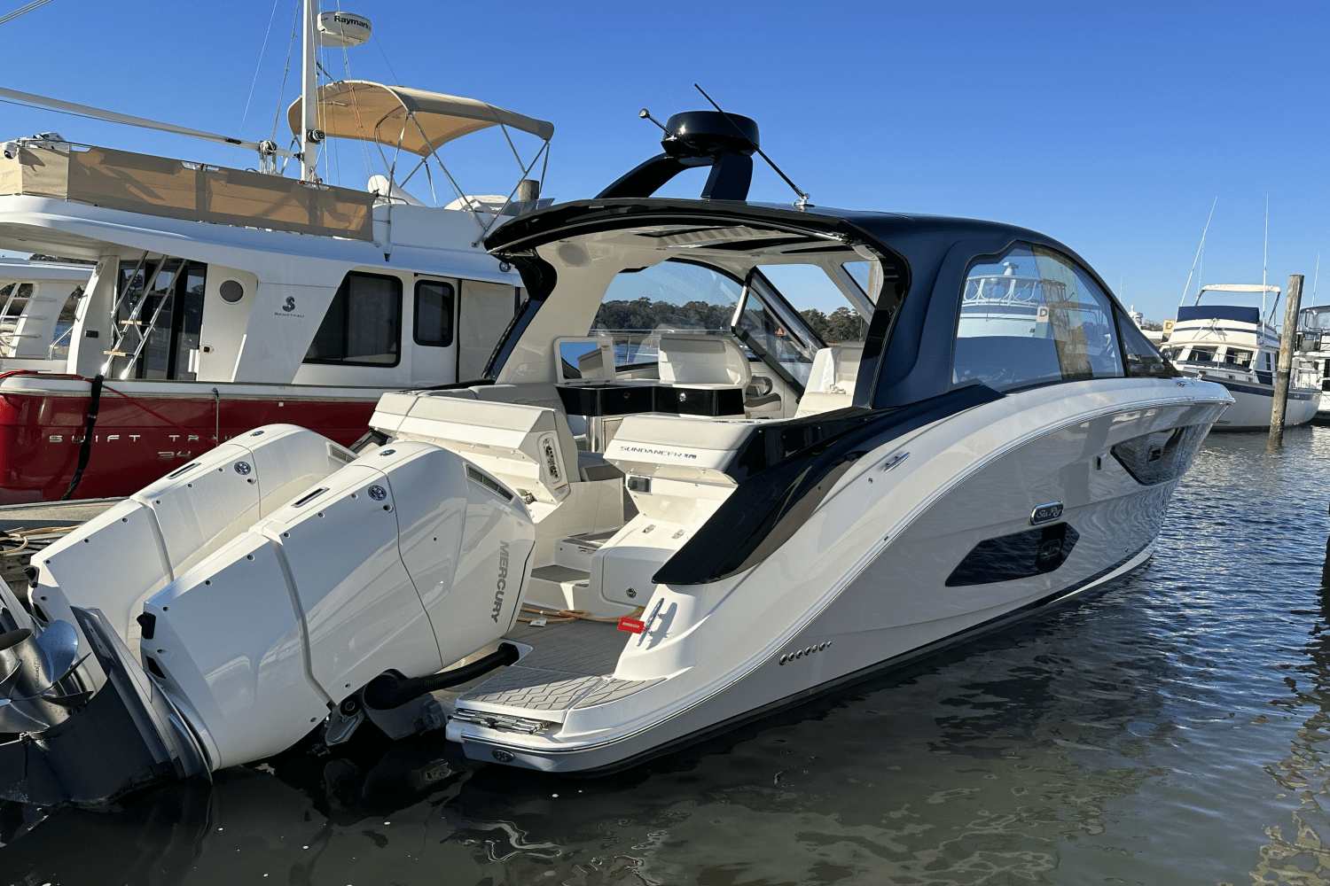 Slide: The Image of Sea Ray 370 SUNDANCER OB 2022 - 1