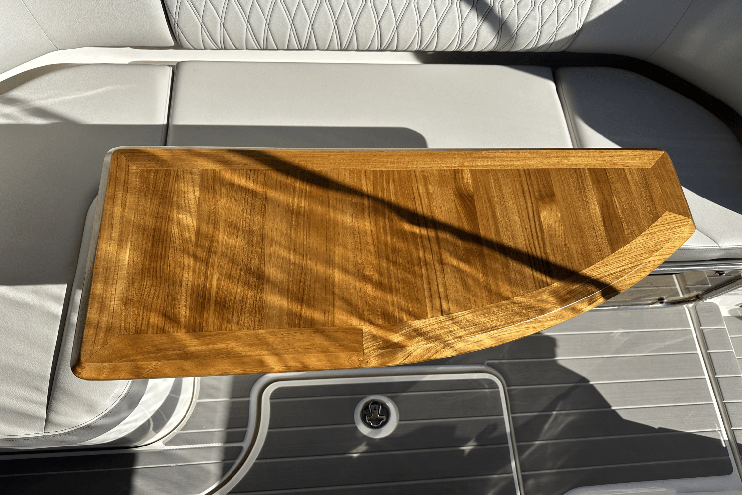 Slide: The Image of Sea Ray 370 SUNDANCER OB 2022 - 10
