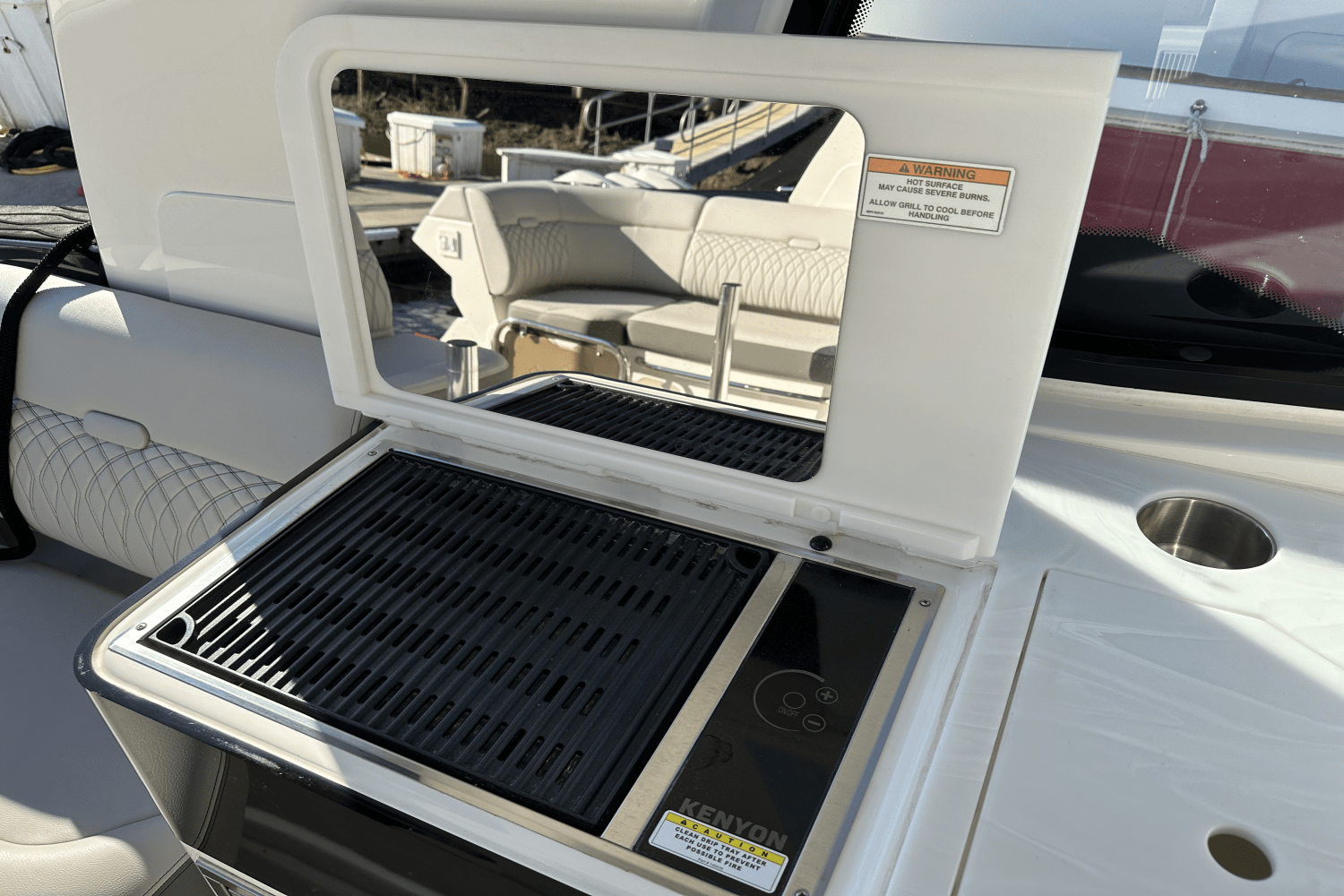 Slide: The Image of Sea Ray 370 SUNDANCER OB 2022 - 12