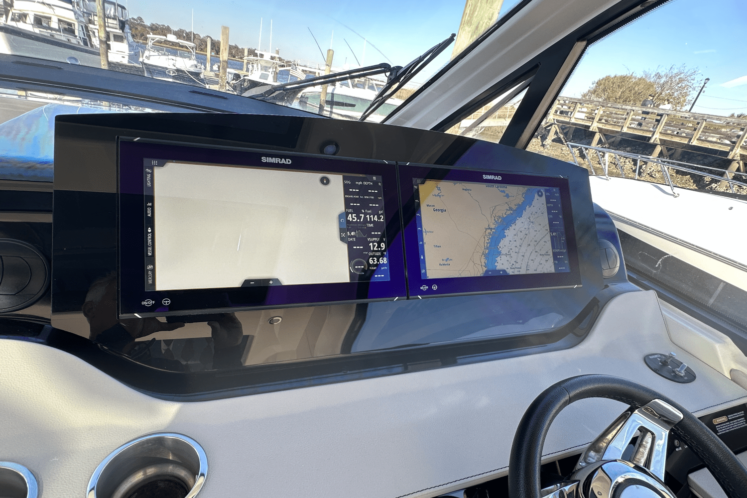 Slide: The Image of Sea Ray 370 SUNDANCER OB 2022 - 18
