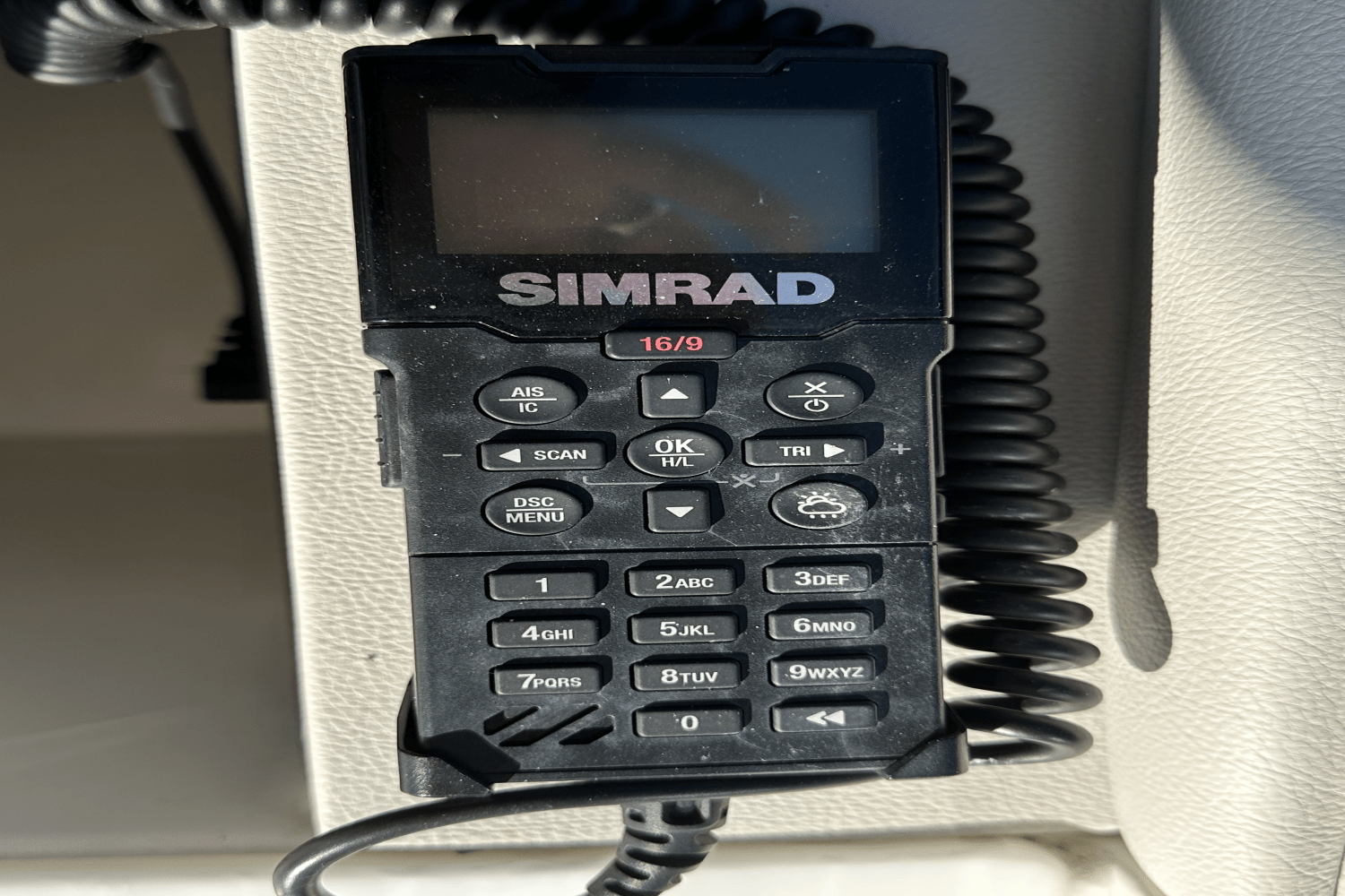 Slide: The Image of Sea Ray 370 SUNDANCER OB 2022 - 20
