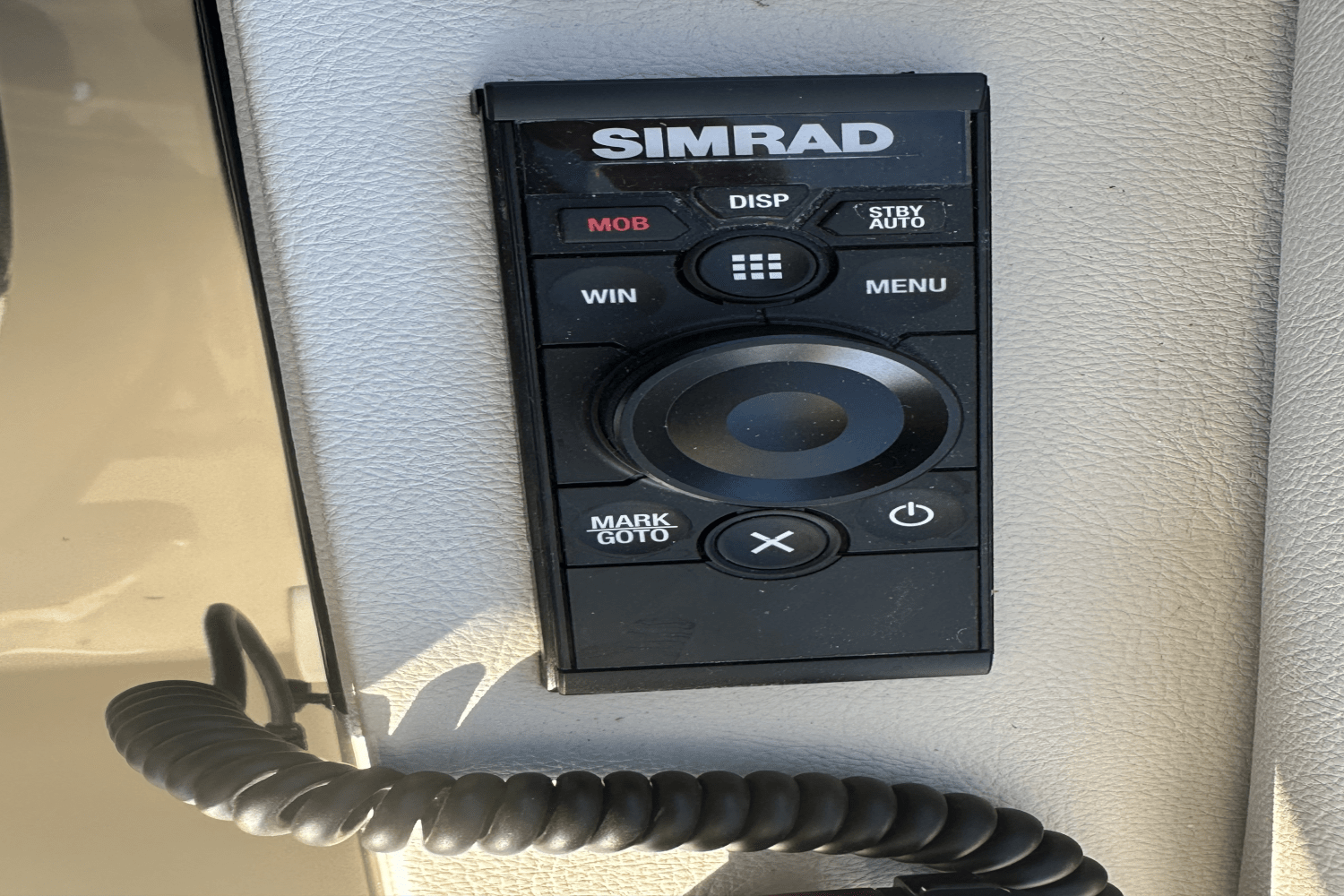 Slide: The Image of Sea Ray 370 SUNDANCER OB 2022 - 21
