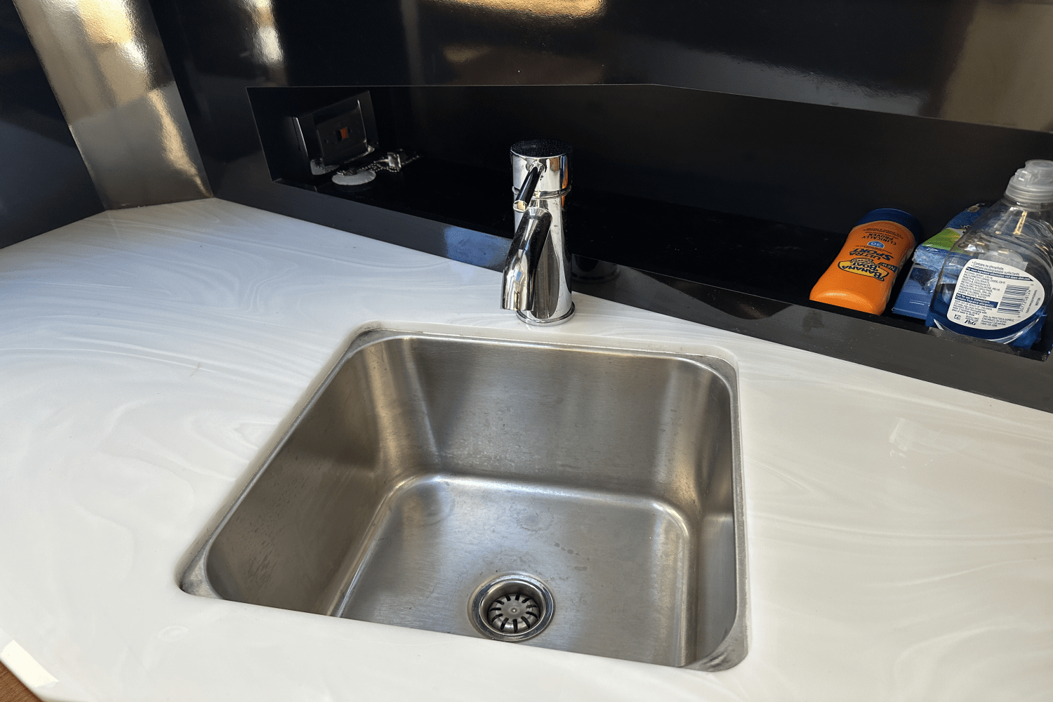 Slide: The Image of Sea Ray 370 SUNDANCER OB 2022 - 28