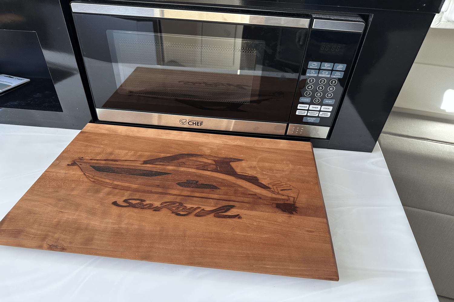 Slide: The Image of Sea Ray 370 SUNDANCER OB 2022 - 29
