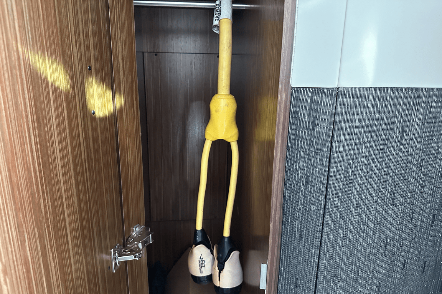 Slide: The Image of Sea Ray 370 SUNDANCER OB 2022 - 30