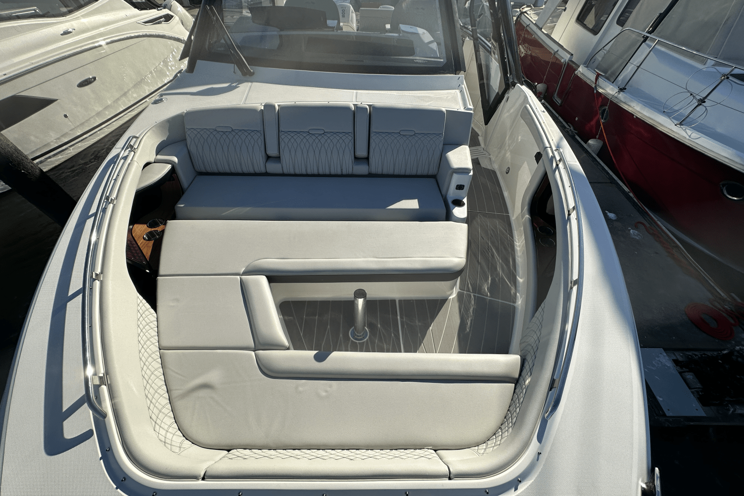 Slide: The Image of Sea Ray 370 SUNDANCER OB 2022 - 31