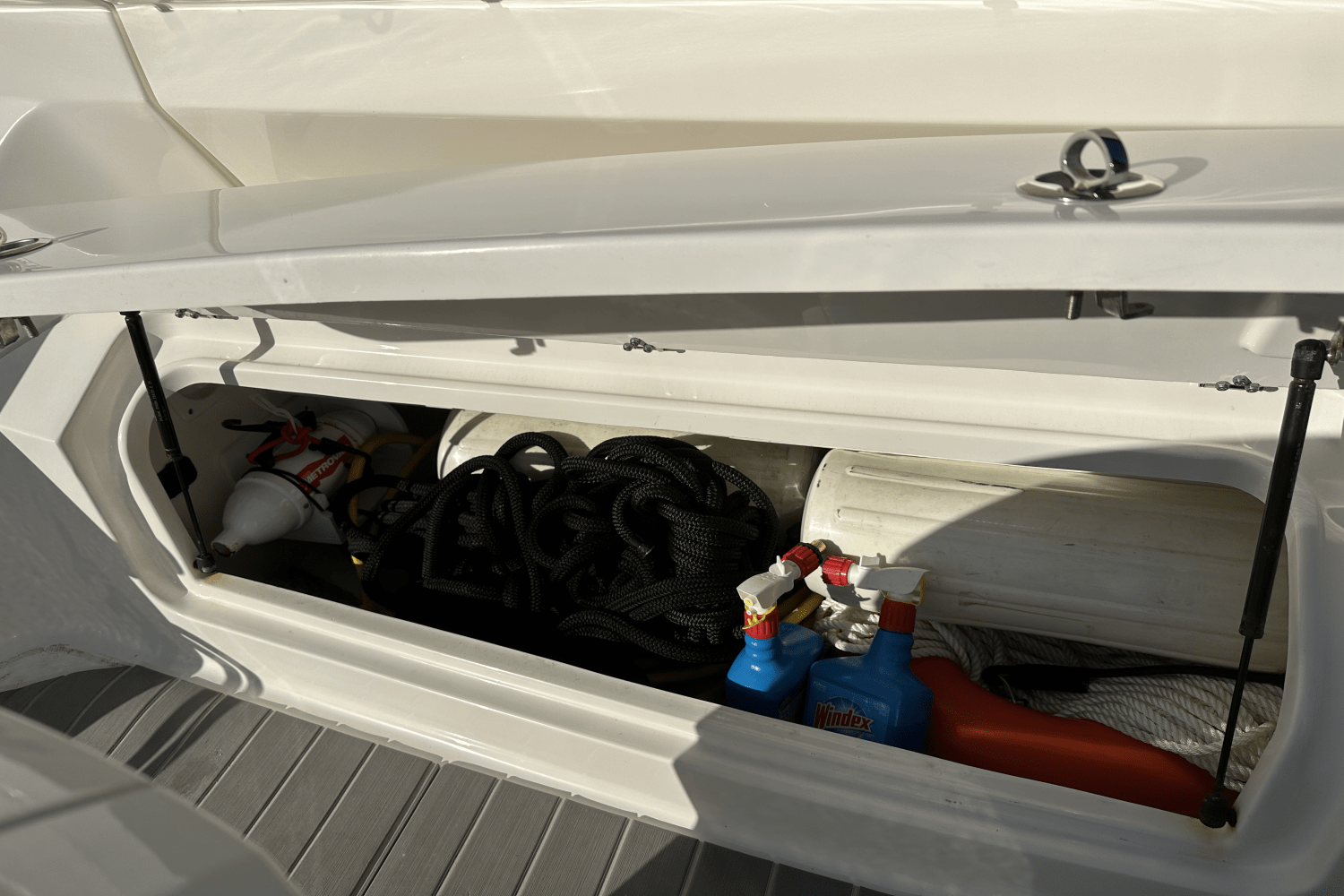 Slide: The Image of Sea Ray 370 SUNDANCER OB 2022 - 32