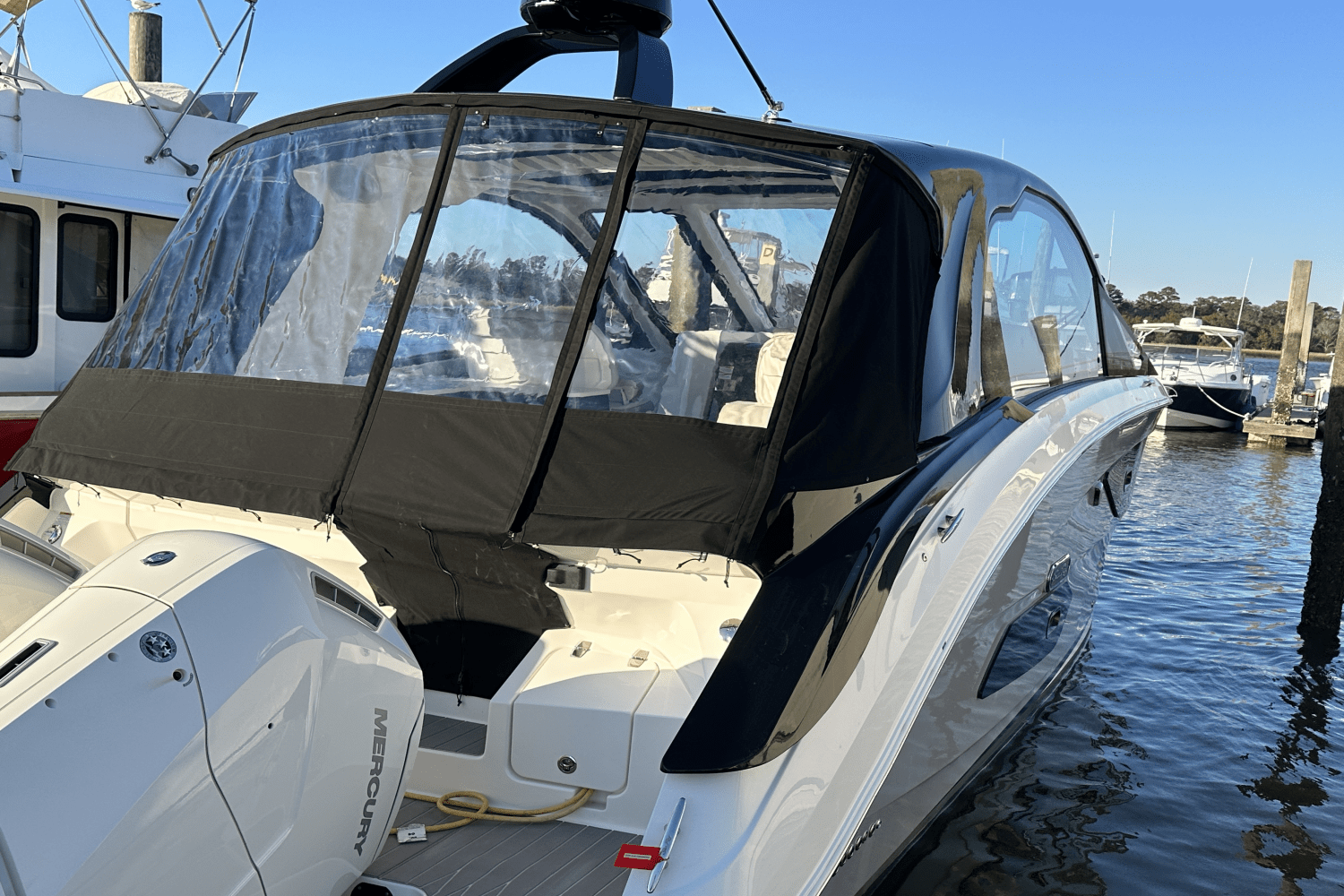 Slide: The Image of Sea Ray 370 SUNDANCER OB 2022 - 5