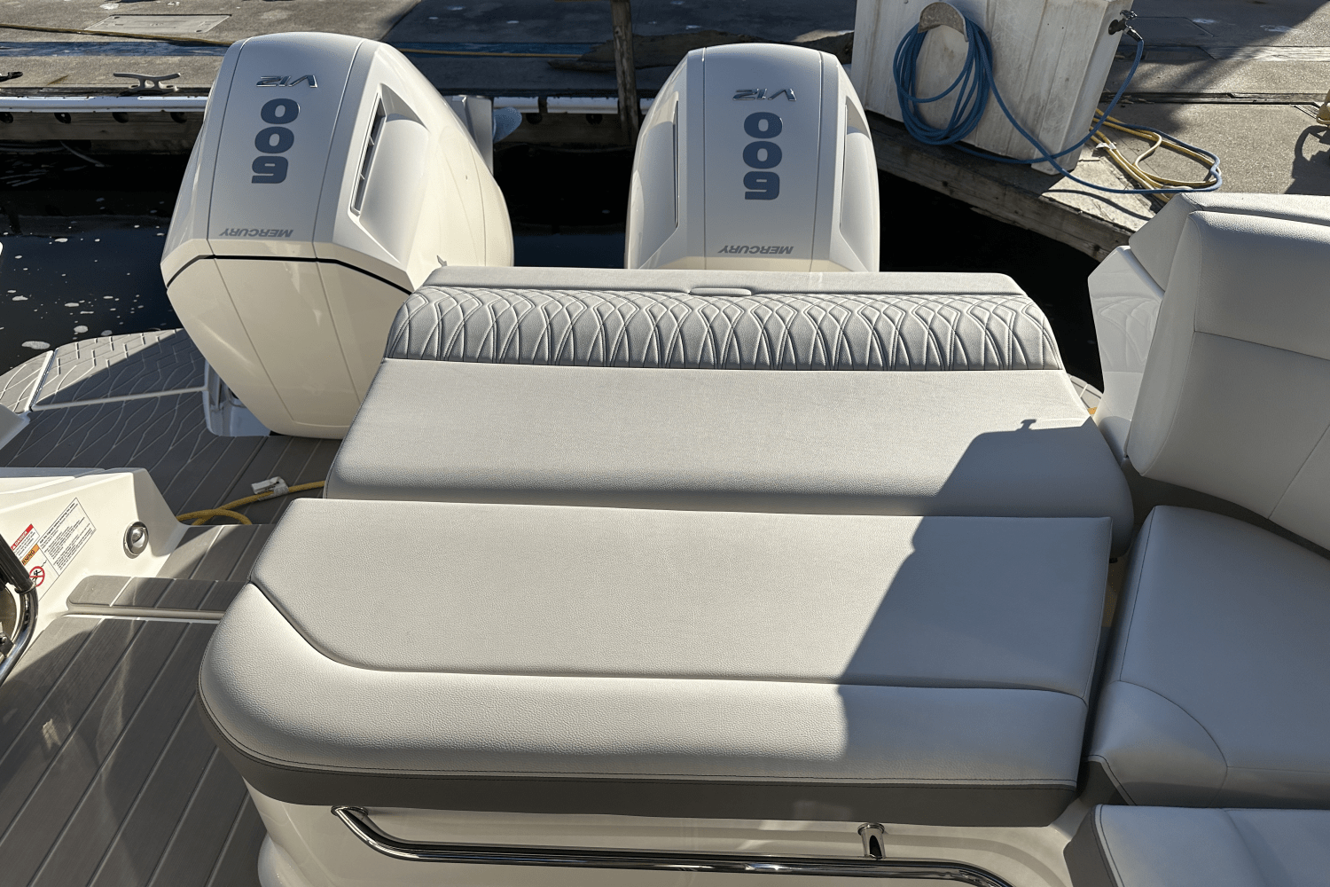 Slide: The Image of Sea Ray 370 SUNDANCER OB 2022 - 7