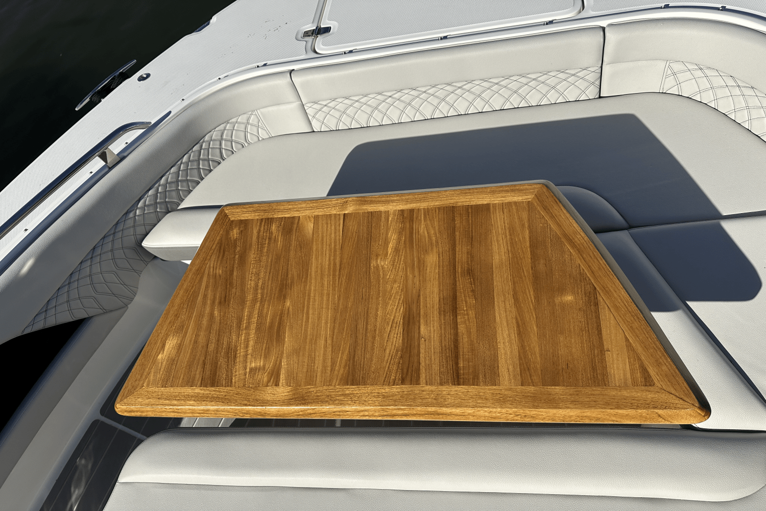 Slide: The Image of Sea Ray 370 SUNDANCER OB 2022 - 9