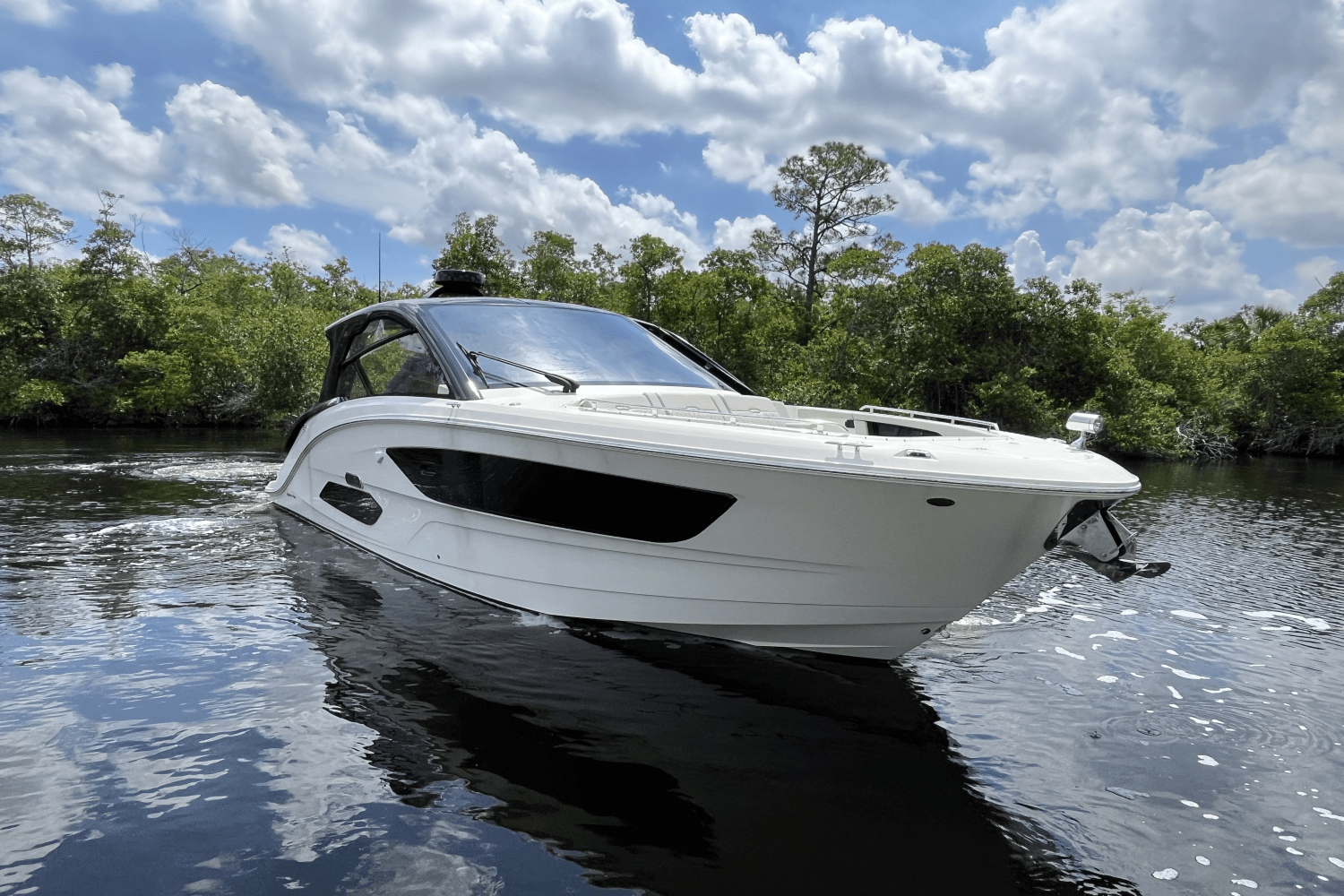Slide: The Image of Sea Ray 370 SUNDANCER OUTBOARD 2024 - 0