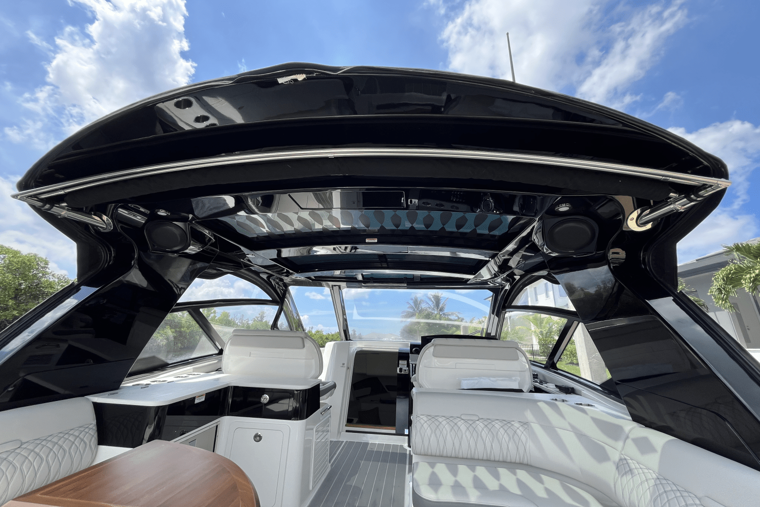 Slide: The Image of Sea Ray 370 SUNDANCER OUTBOARD 2024 - 21