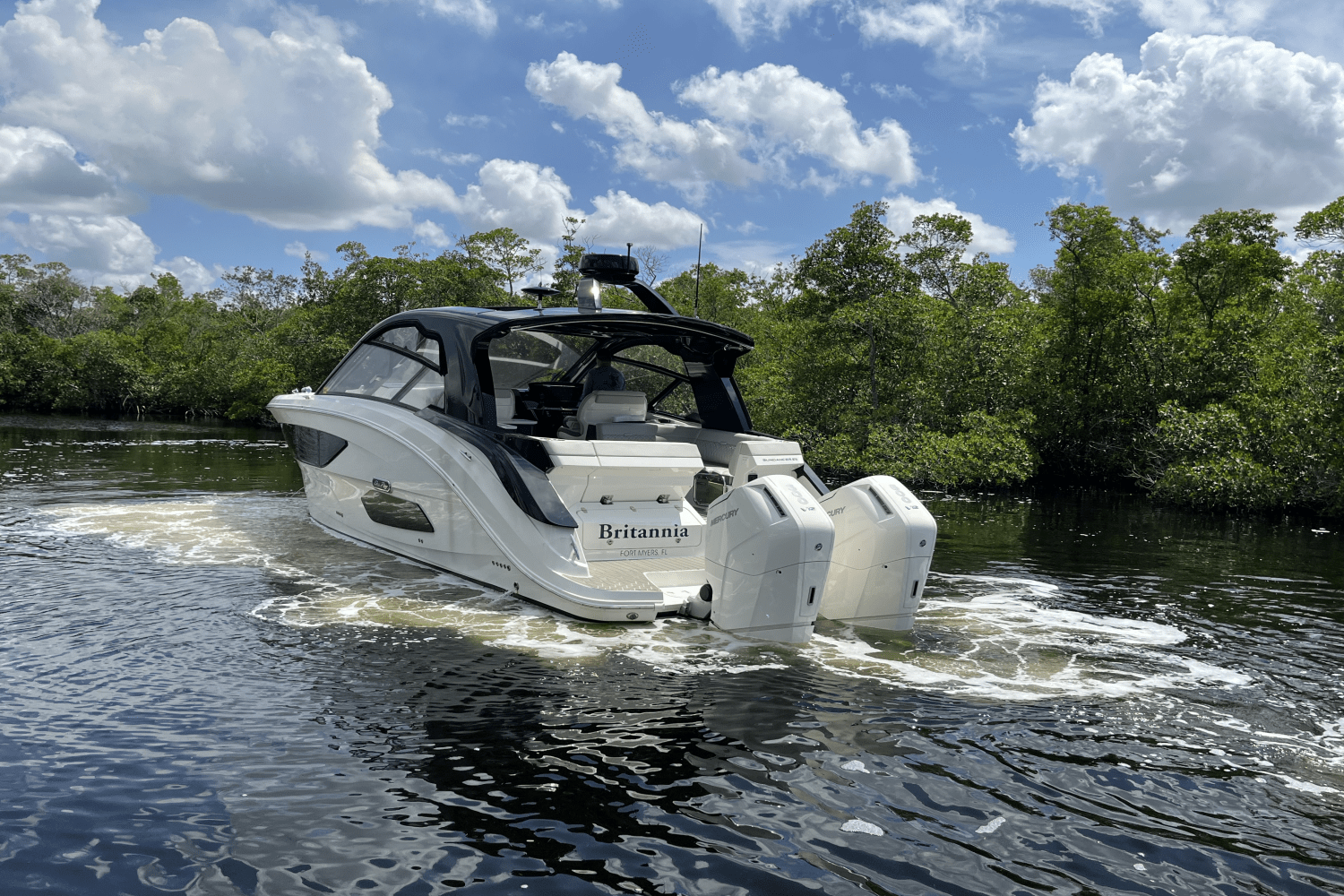 Slide: The Image of Sea Ray 370 SUNDANCER OUTBOARD 2024 - 7
