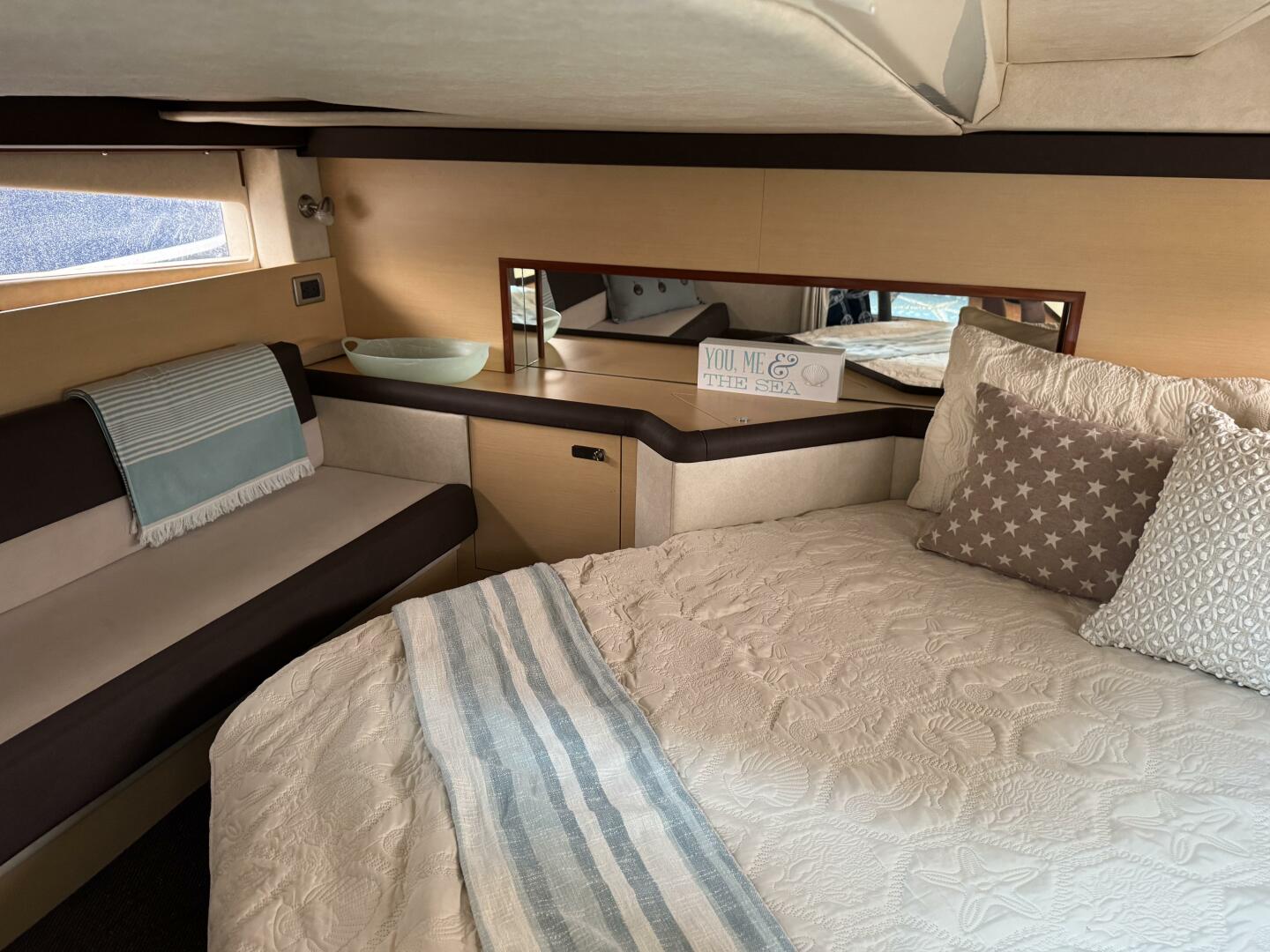 Slide: The Image of Sea Ray 370 Venture 2013 - 5219845