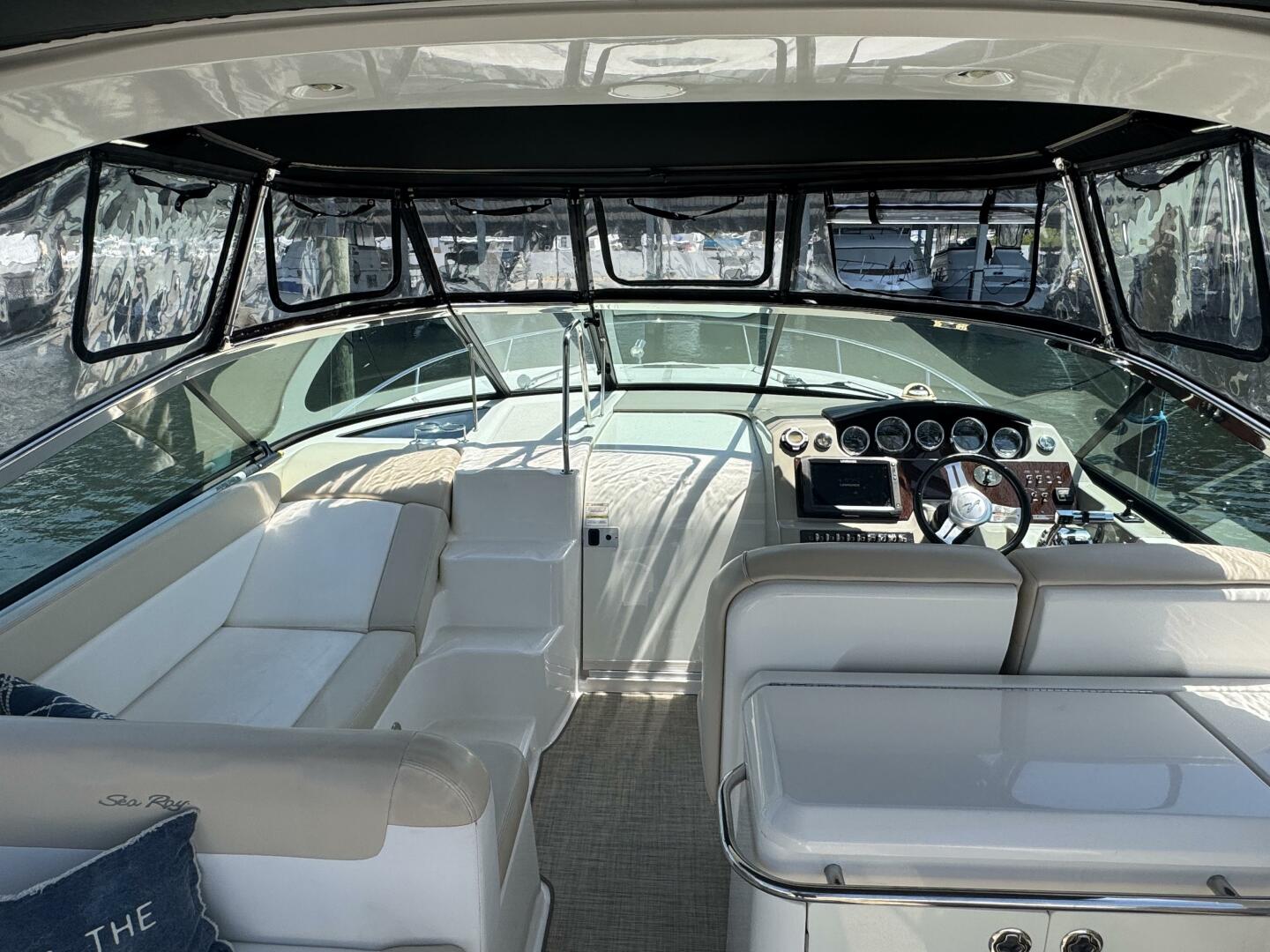 Slide: The Image of Sea Ray 370 Venture 2013 - 5219833