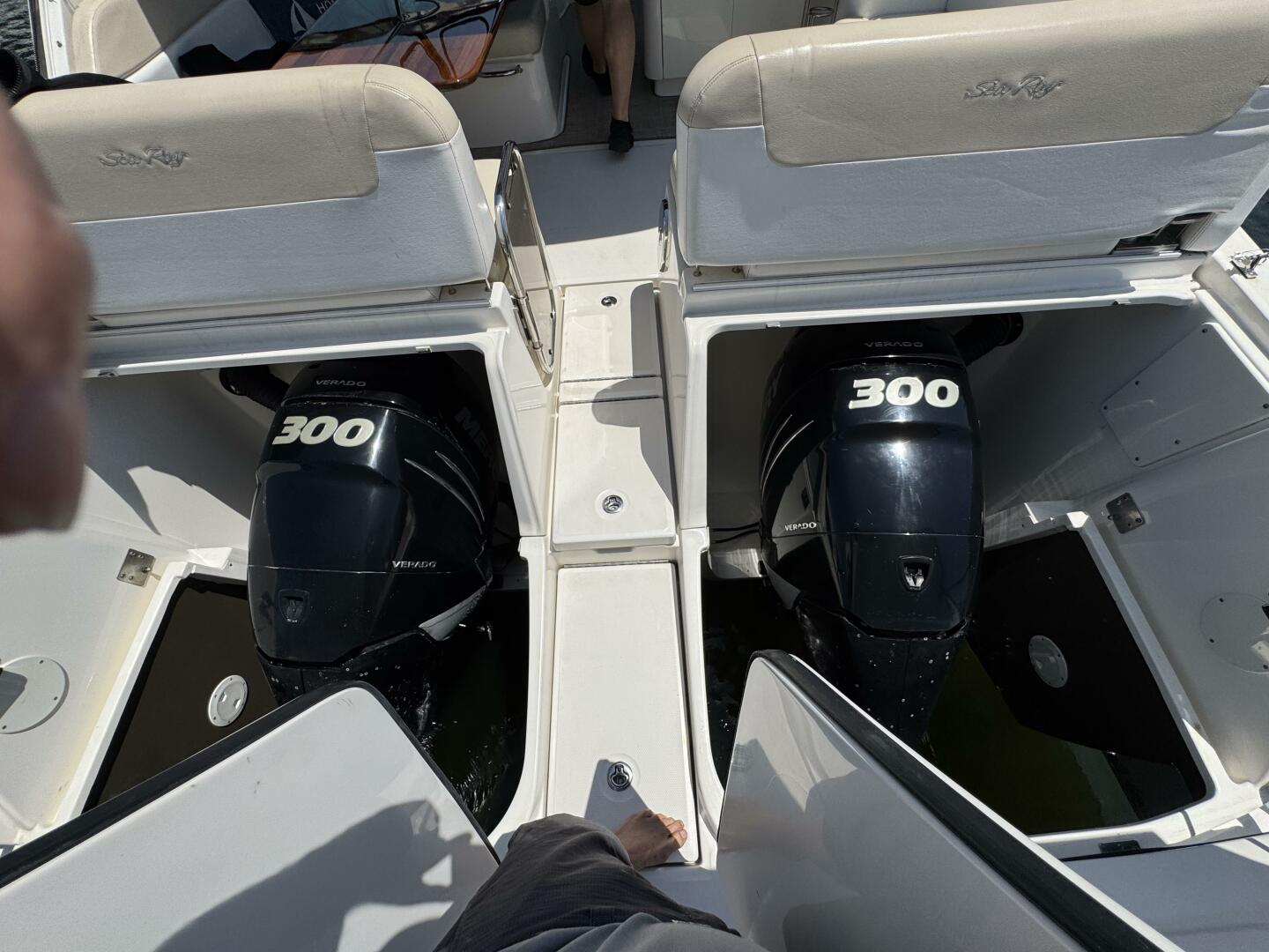 Slide: The Image of Sea Ray 370 Venture 2013 - 5219867