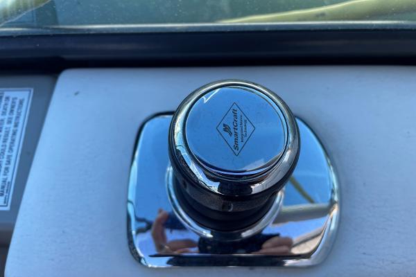 Slide: The Image of Close-up of Sea Ray 370 Venture 2015 SmartCraft control knob. - 21
