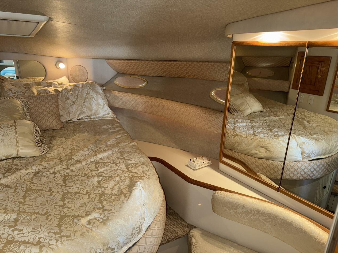 Slide: The Image of Sea Ray 37 Sundancer 1995 - 5276461