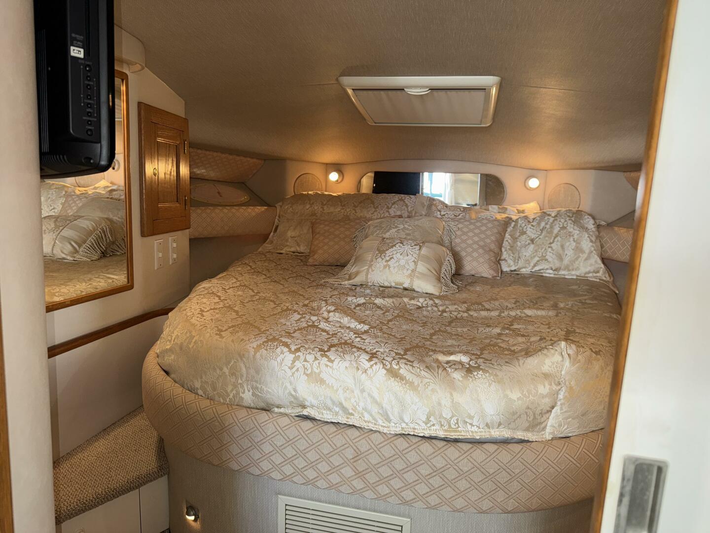 Slide: The Image of Sea Ray 37 Sundancer 1995 - 5276462