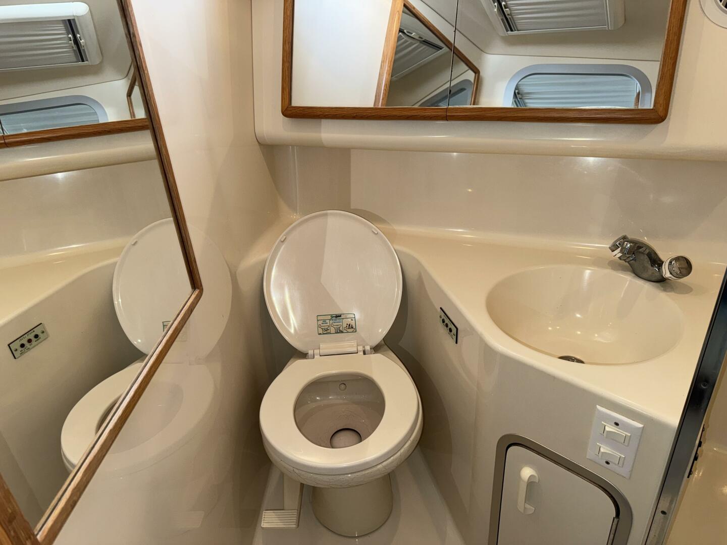 Slide: The Image of Sea Ray 37 Sundancer 1995 - 5276468