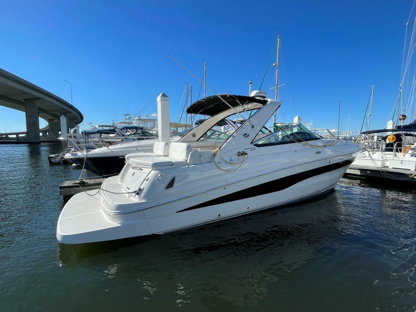 Slide: The Image of Sea Ray 37 Venture 2015 - 5014449