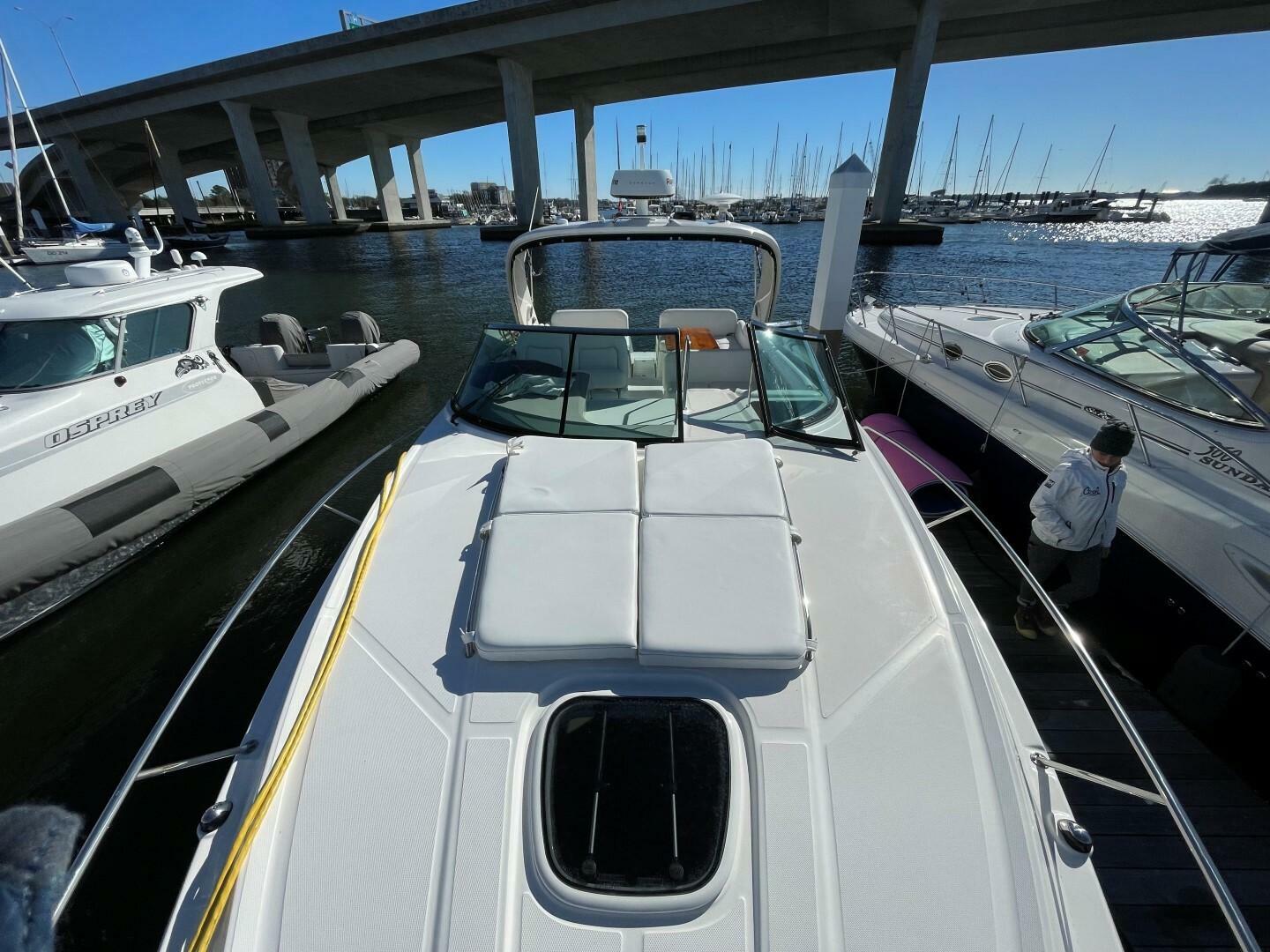 Slide: The Image of Sea Ray 37 Venture 2015 - 5014460