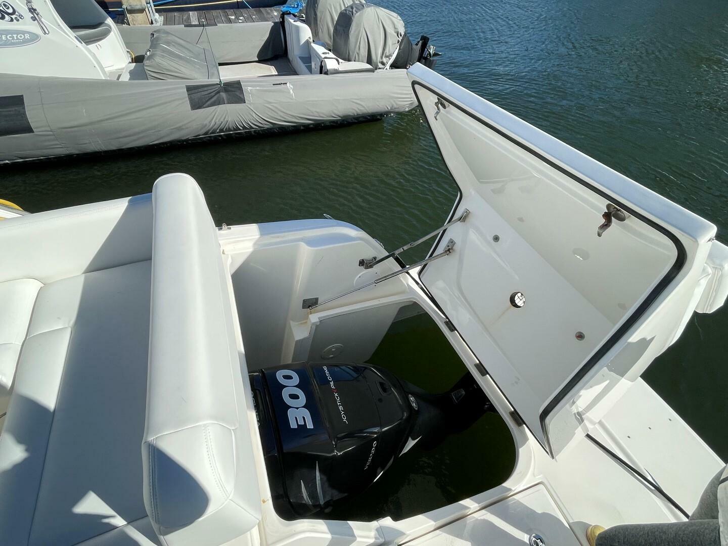 Slide: The Image of Sea Ray 37 Venture 2015 - 5014461