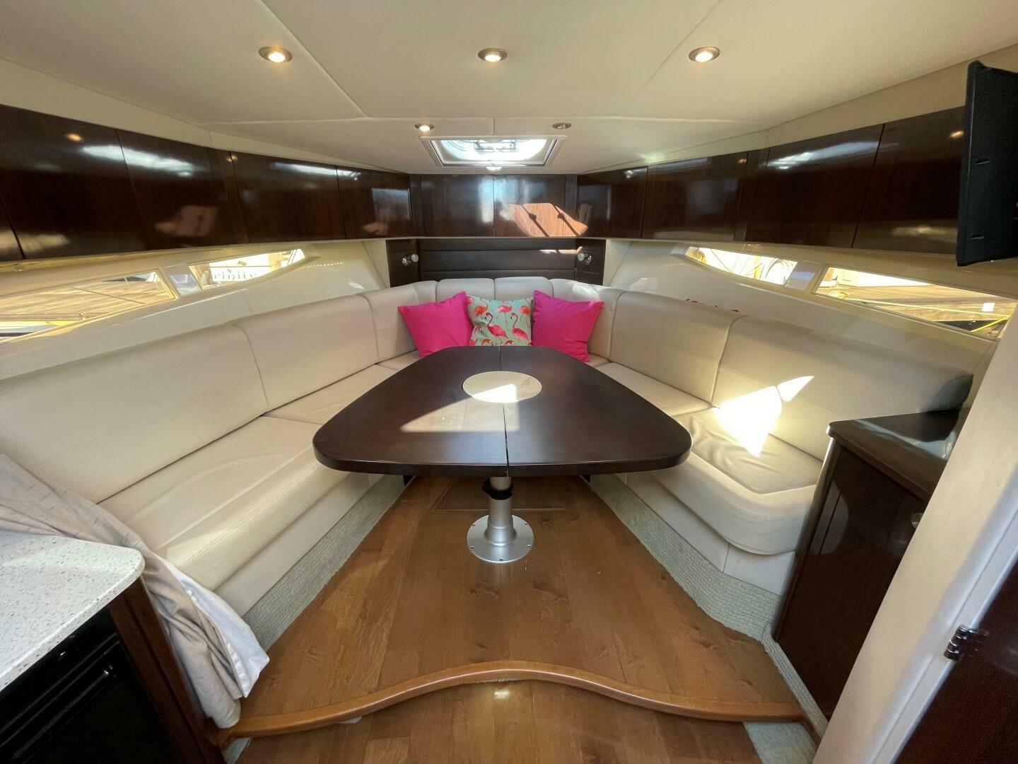 Slide: The Image of Sea Ray 37 Venture 2015 - 5014465