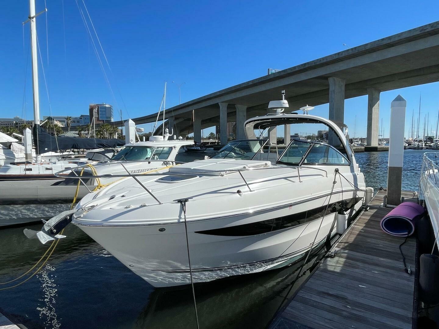 Slide: The Image of Sea Ray 37 Venture 2015 - 5014451