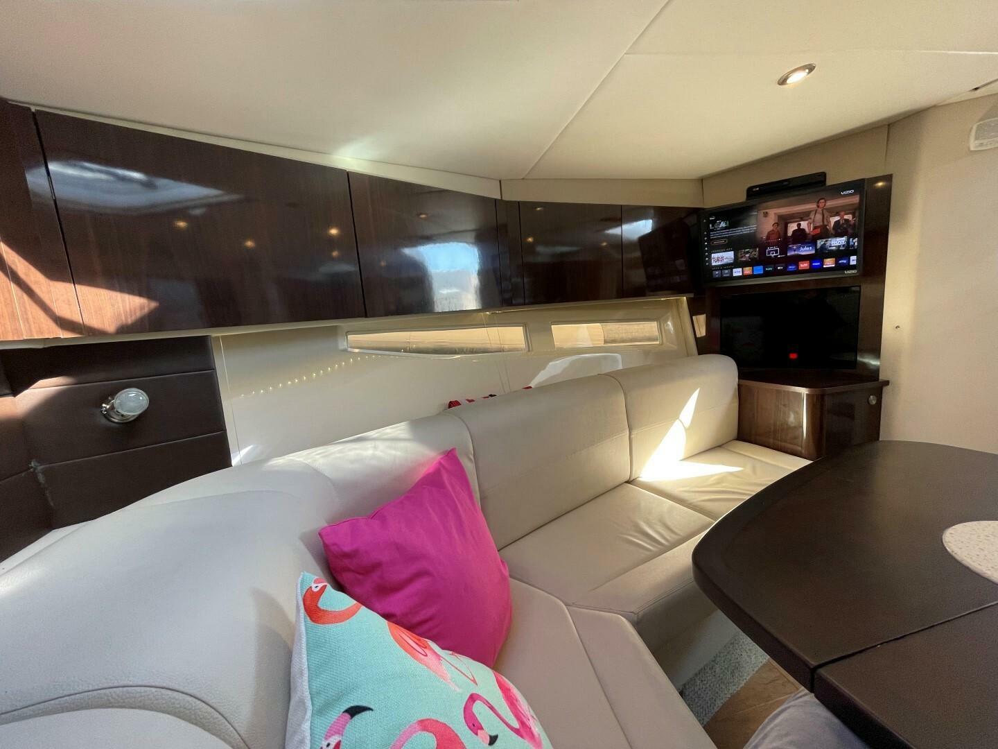 Slide: The Image of Sea Ray 37 Venture 2015 - 5014471
