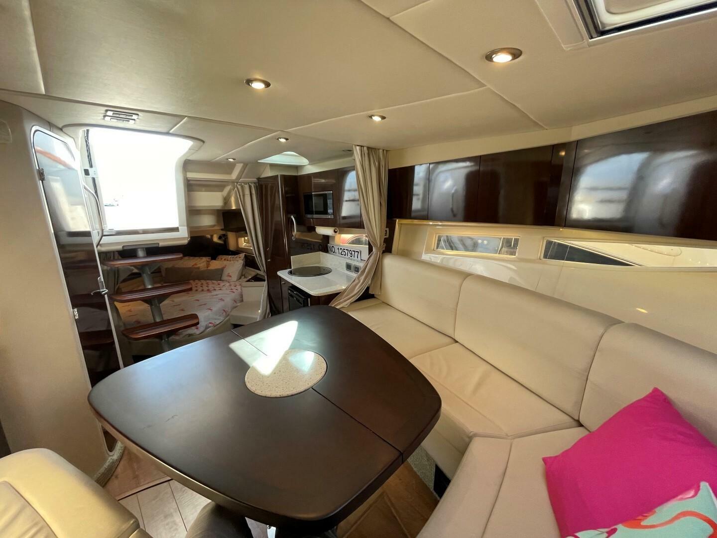 Slide: The Image of Sea Ray 37 Venture 2015 - 5014472