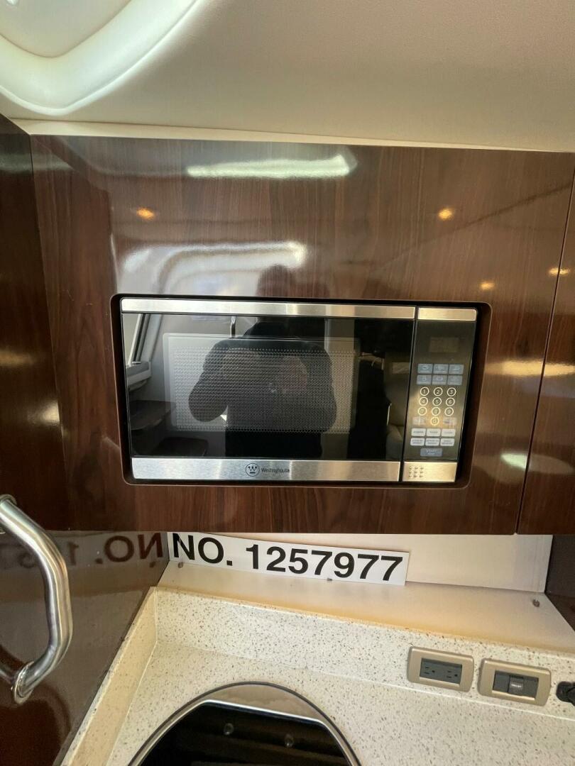 Slide: The Image of Sea Ray 37 Venture 2015 - 5014473