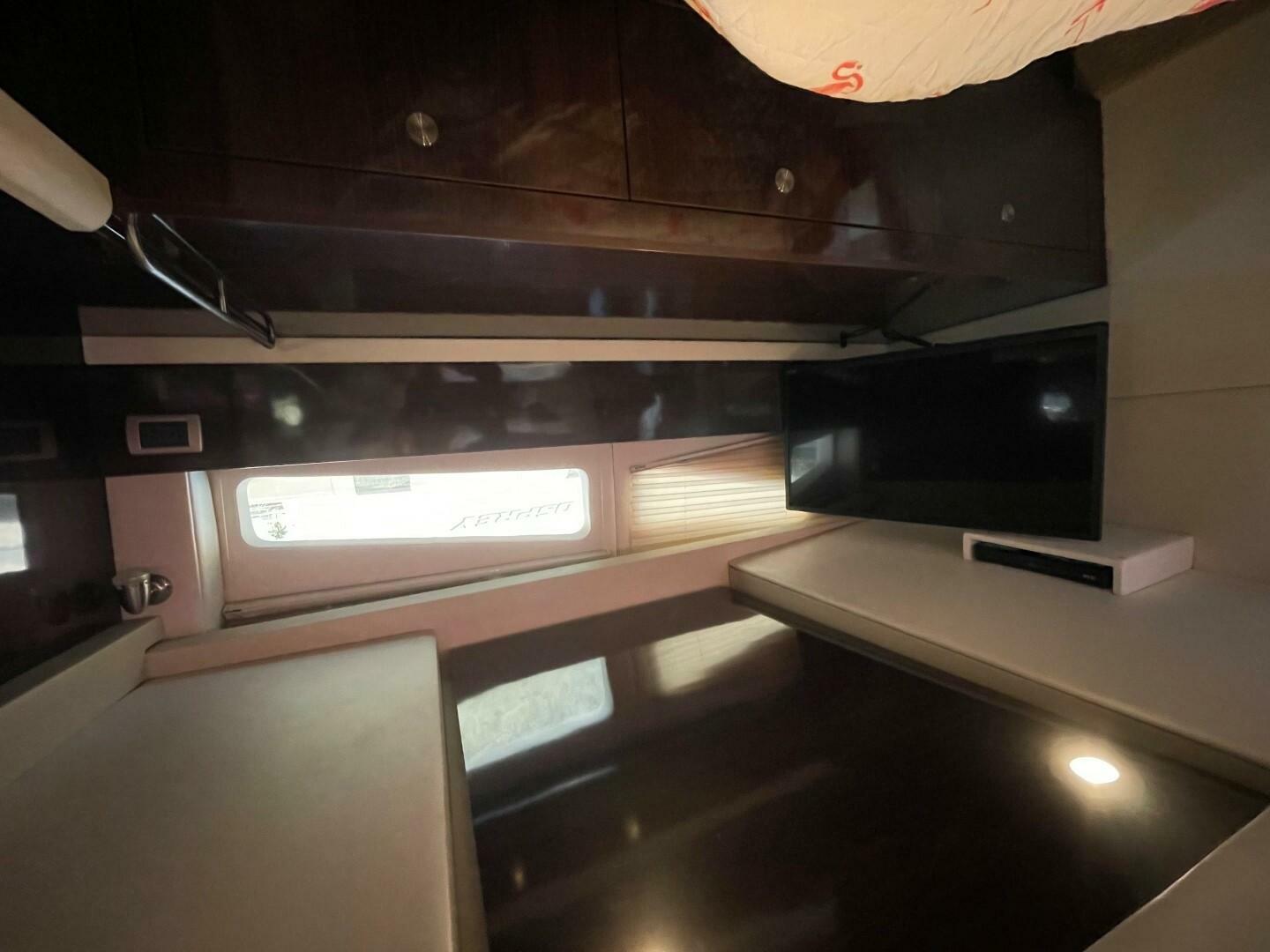 Slide: The Image of Sea Ray 37 Venture 2015 - 5014475